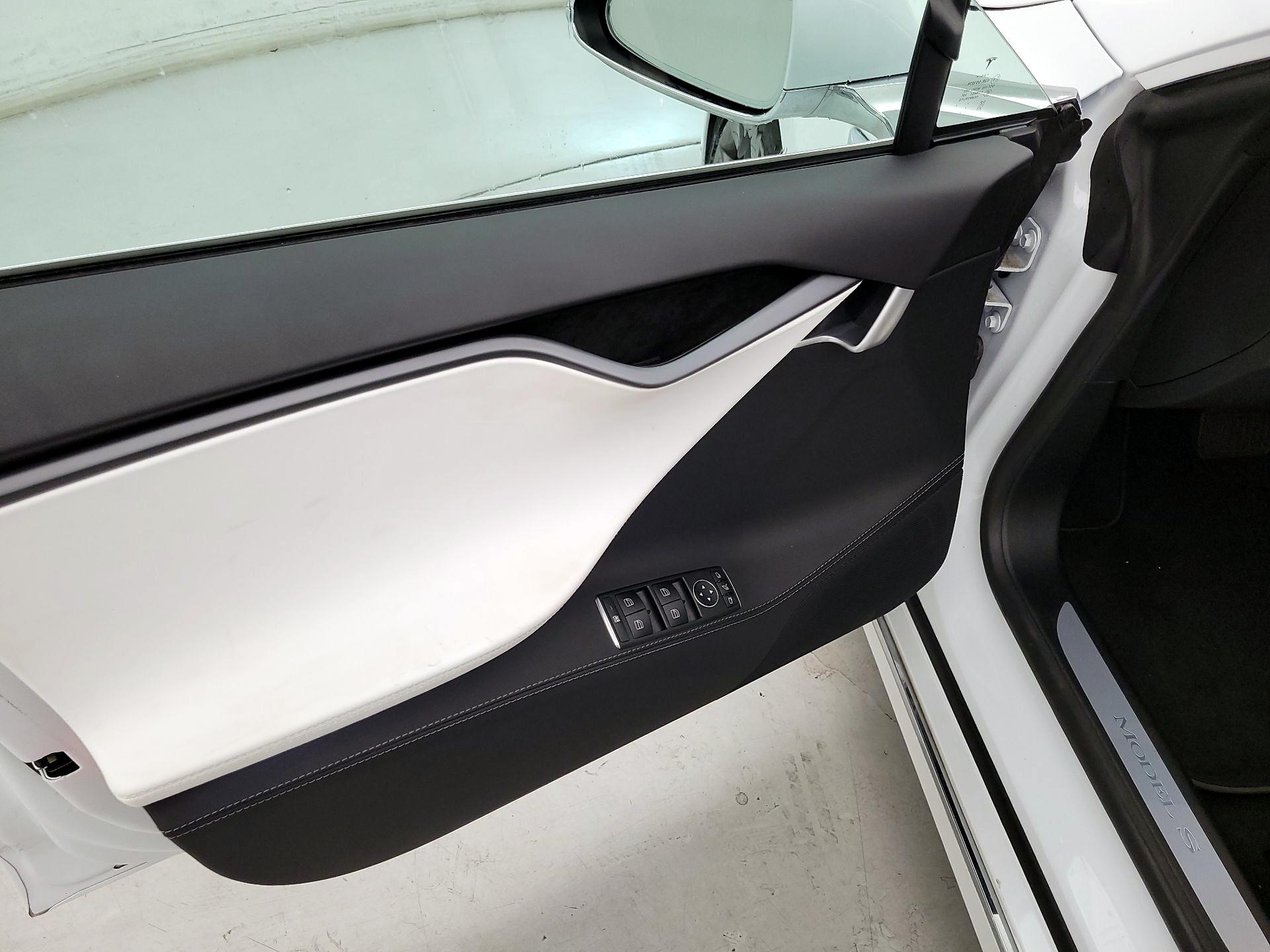 Thumbnail: 2020 Tesla Model S - 12