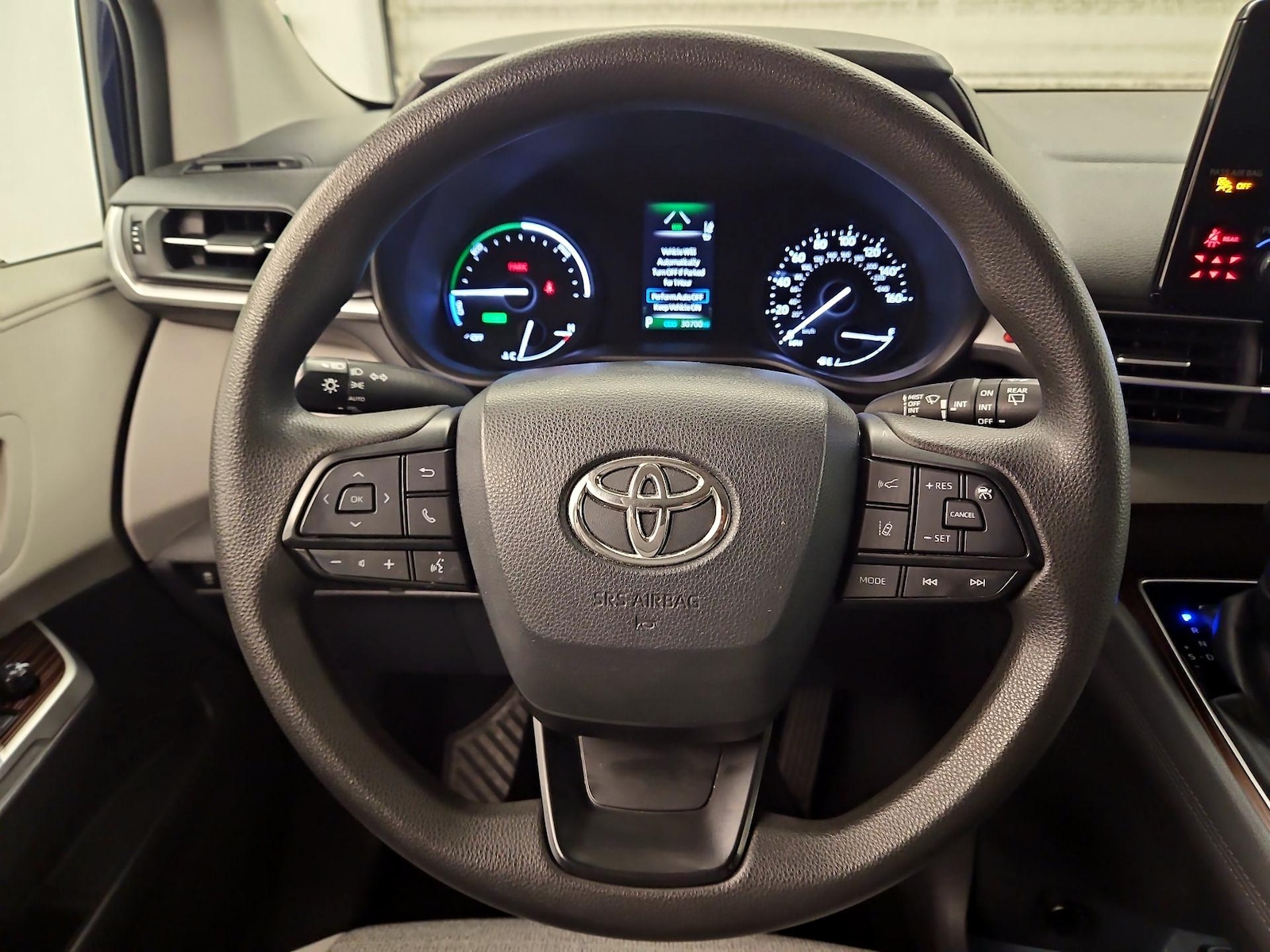 2022 Toyota Sienna LE - Photo 11