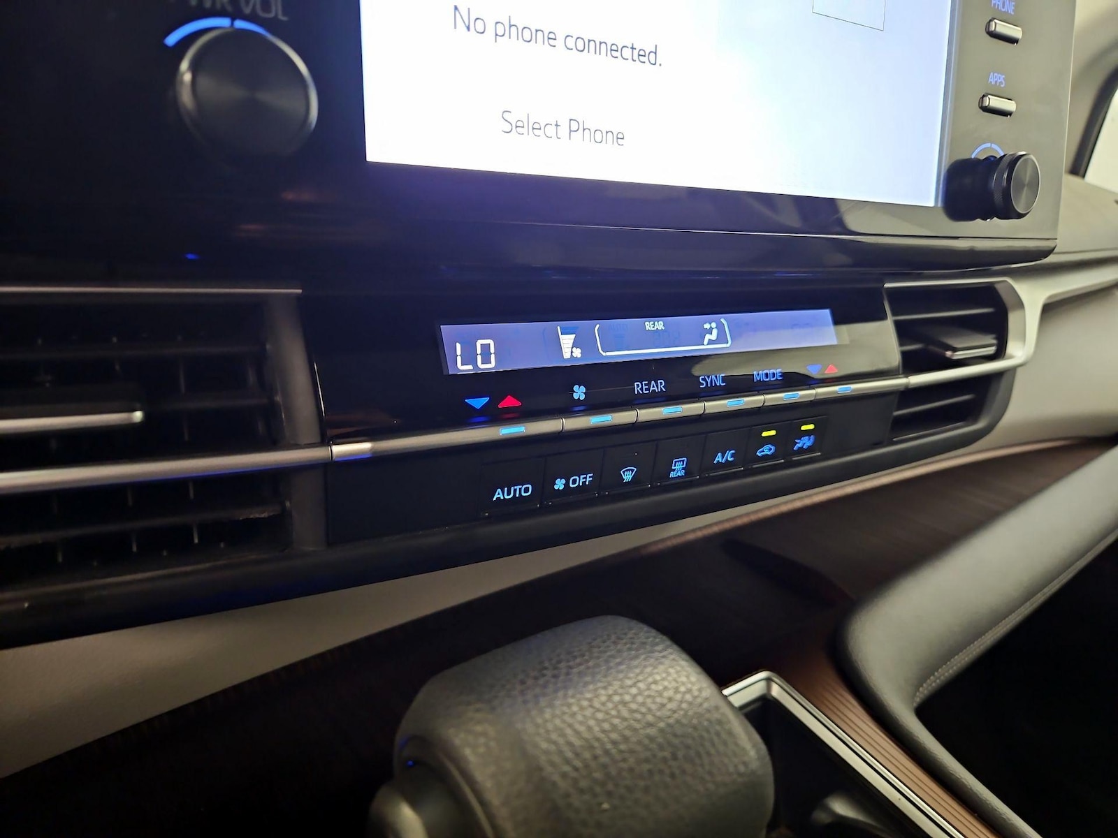 2022 Toyota Sienna LE - Photo 17