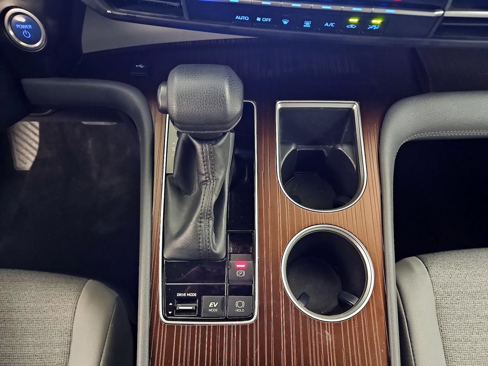 2022 Toyota Sienna LE - Photo 18