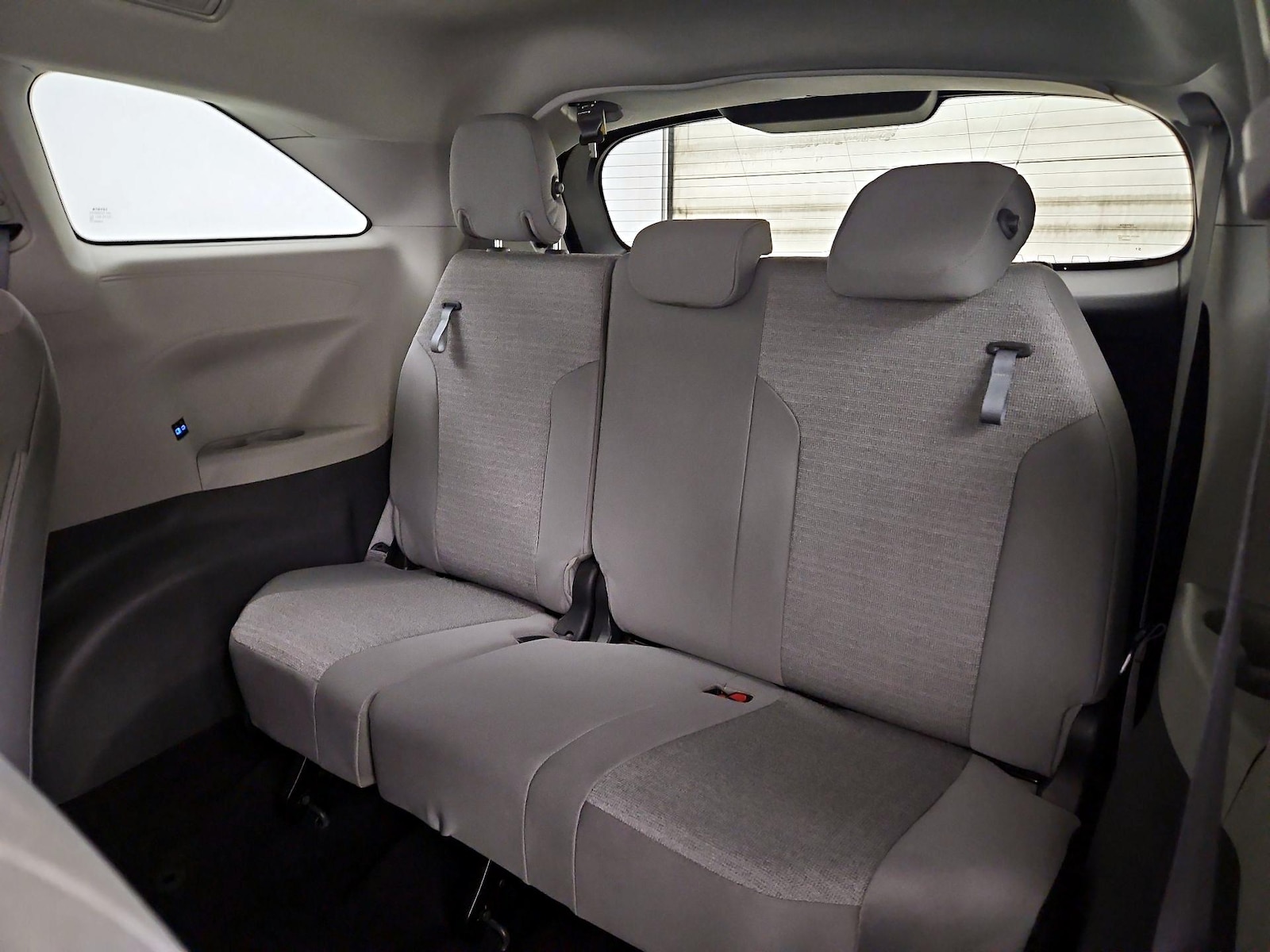 2022 Toyota Sienna LE - Photo 21