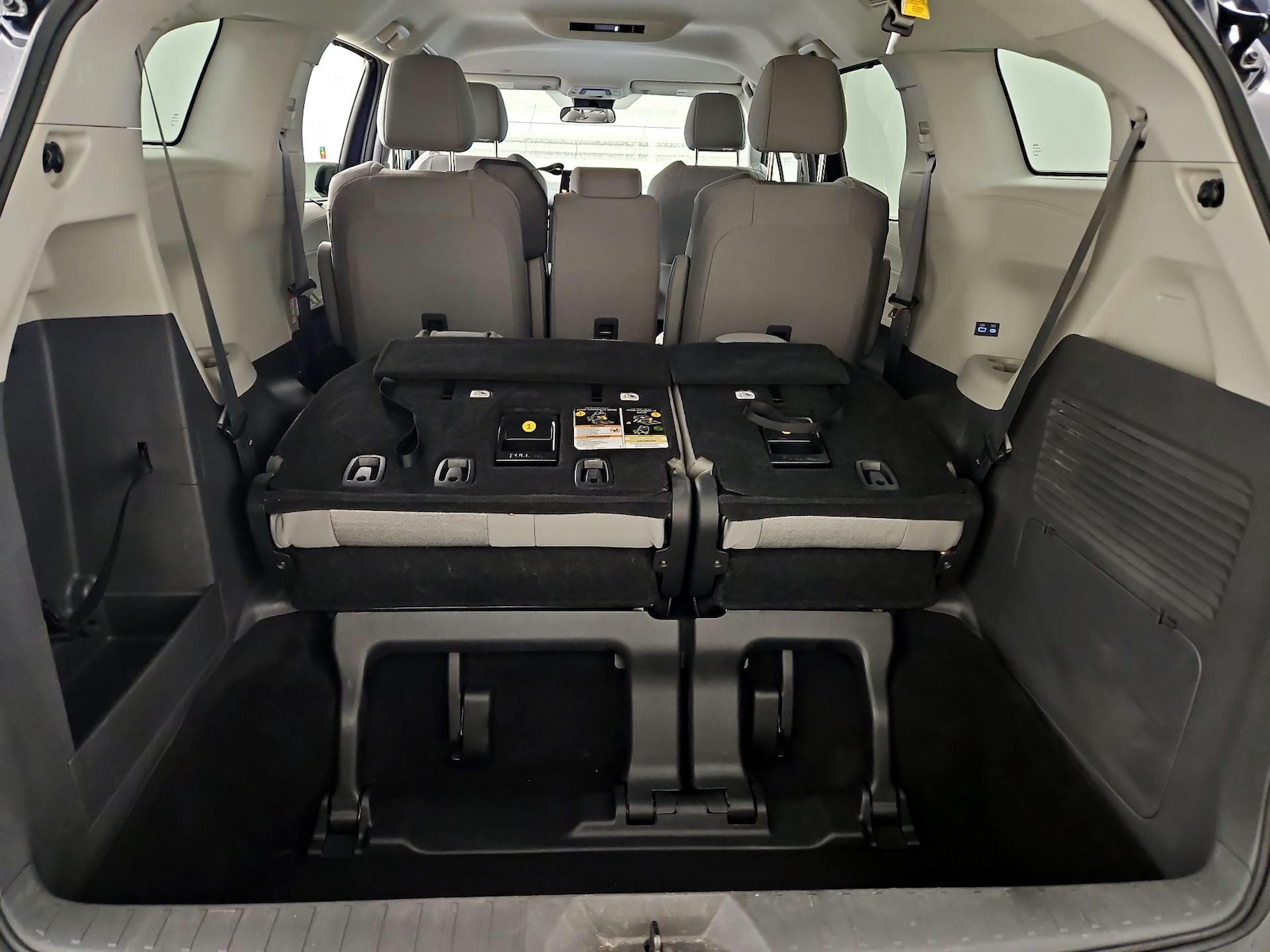 2022 Toyota Sienna LE - Photo 23