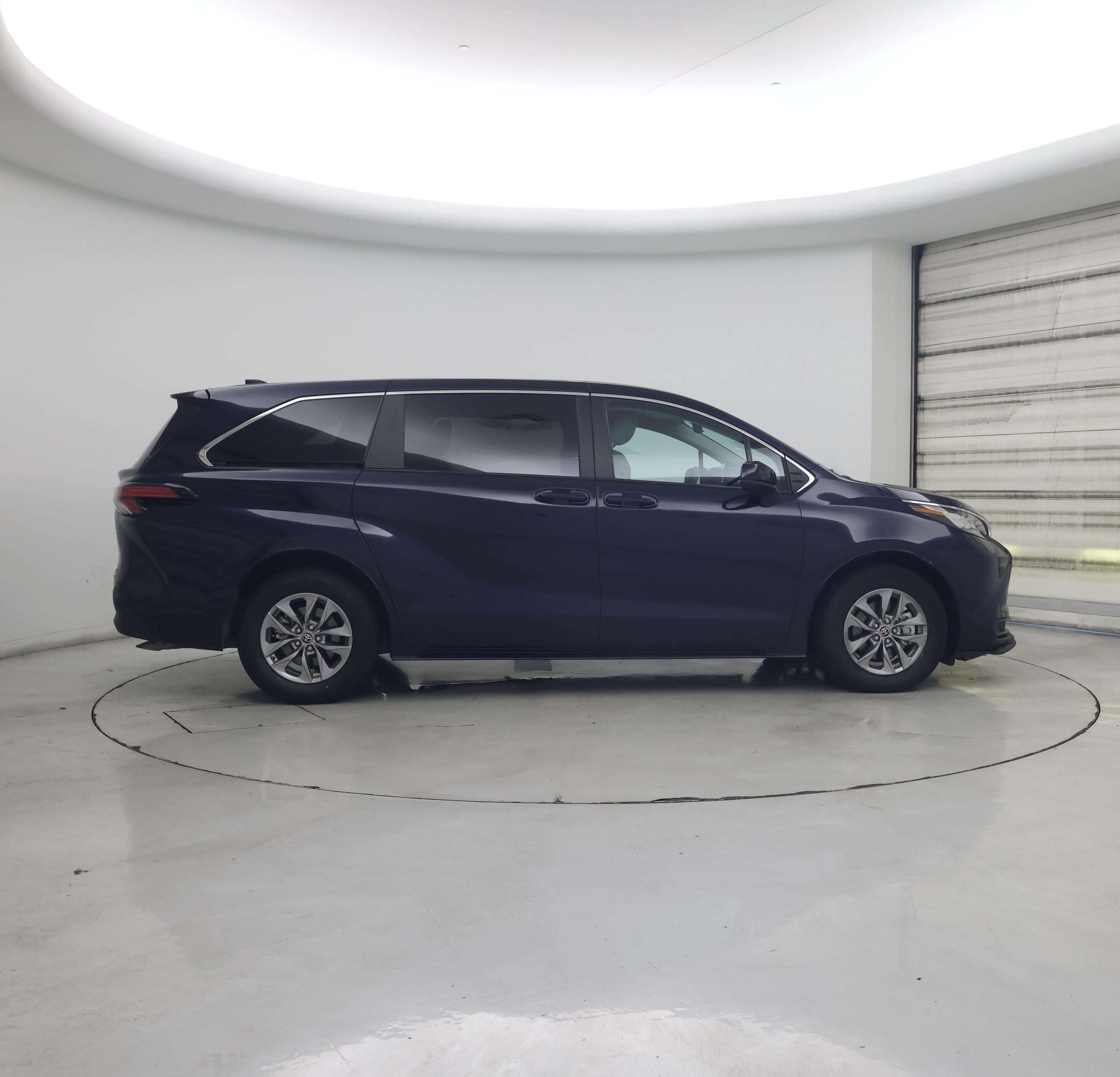 Thumbnail: 2022 Toyota Sienna - 7