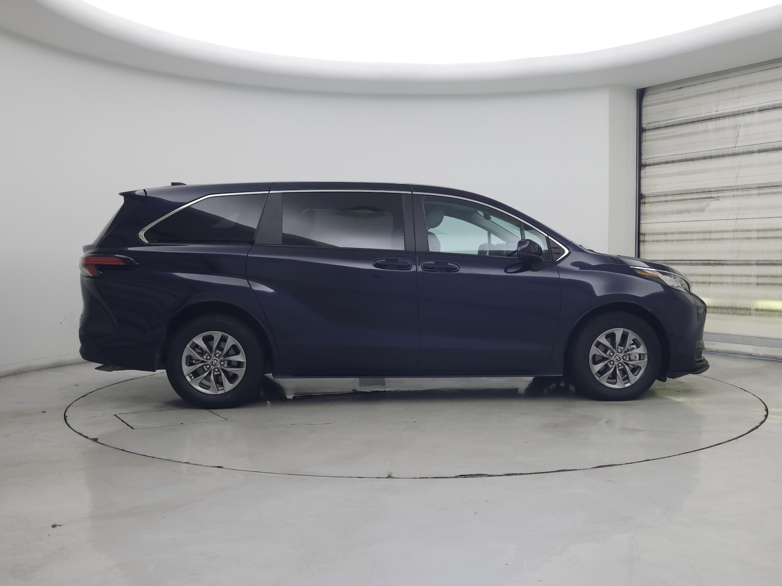2022 Toyota Sienna LE - Photo 8
