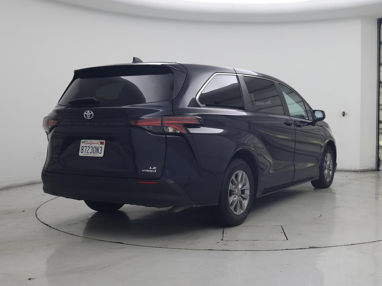 2022 Toyota Sienna LE - Photo 9
