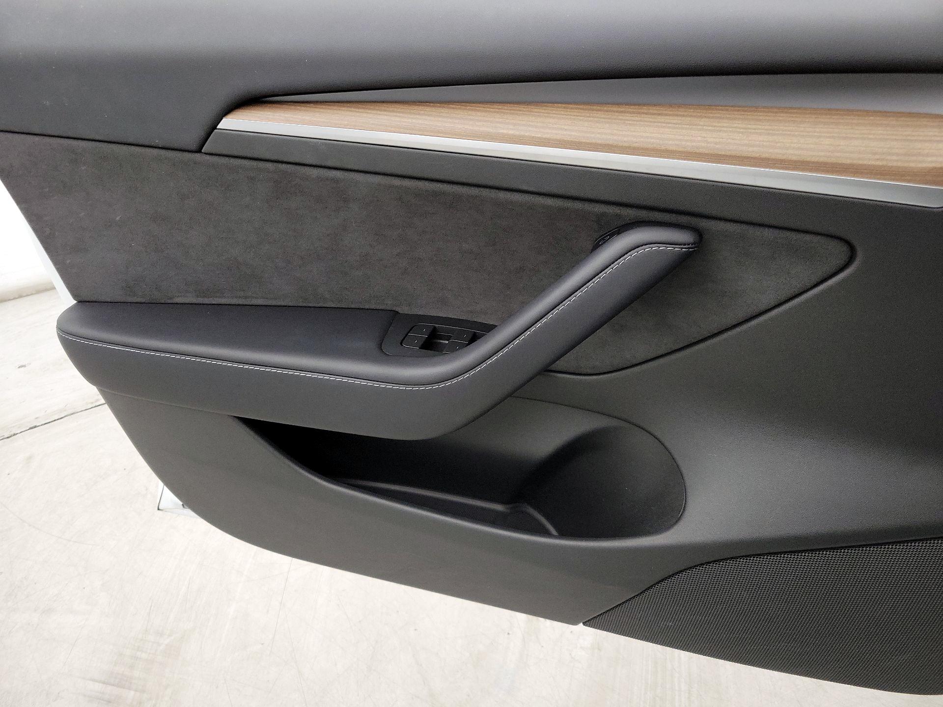 Thumbnail: 2022 Tesla Model 3 - 12