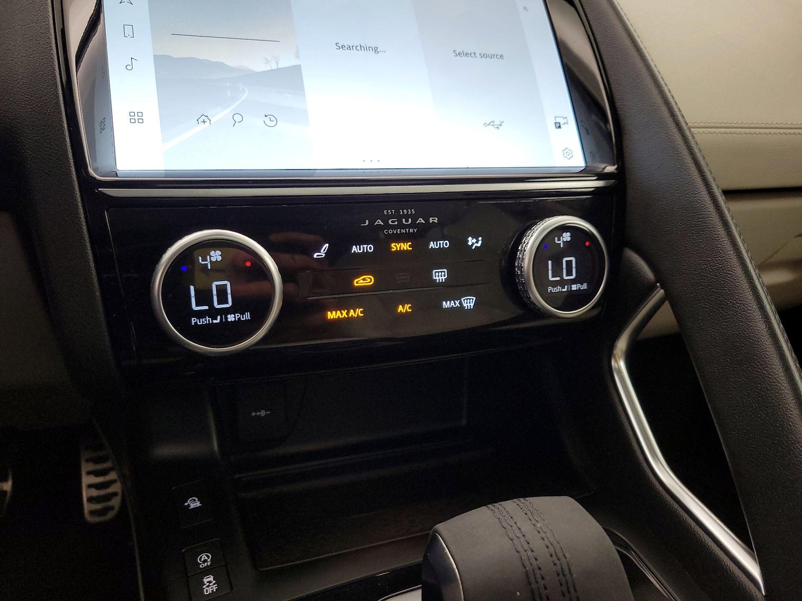 2022 Jaguar E-Pace SE - Photo 16