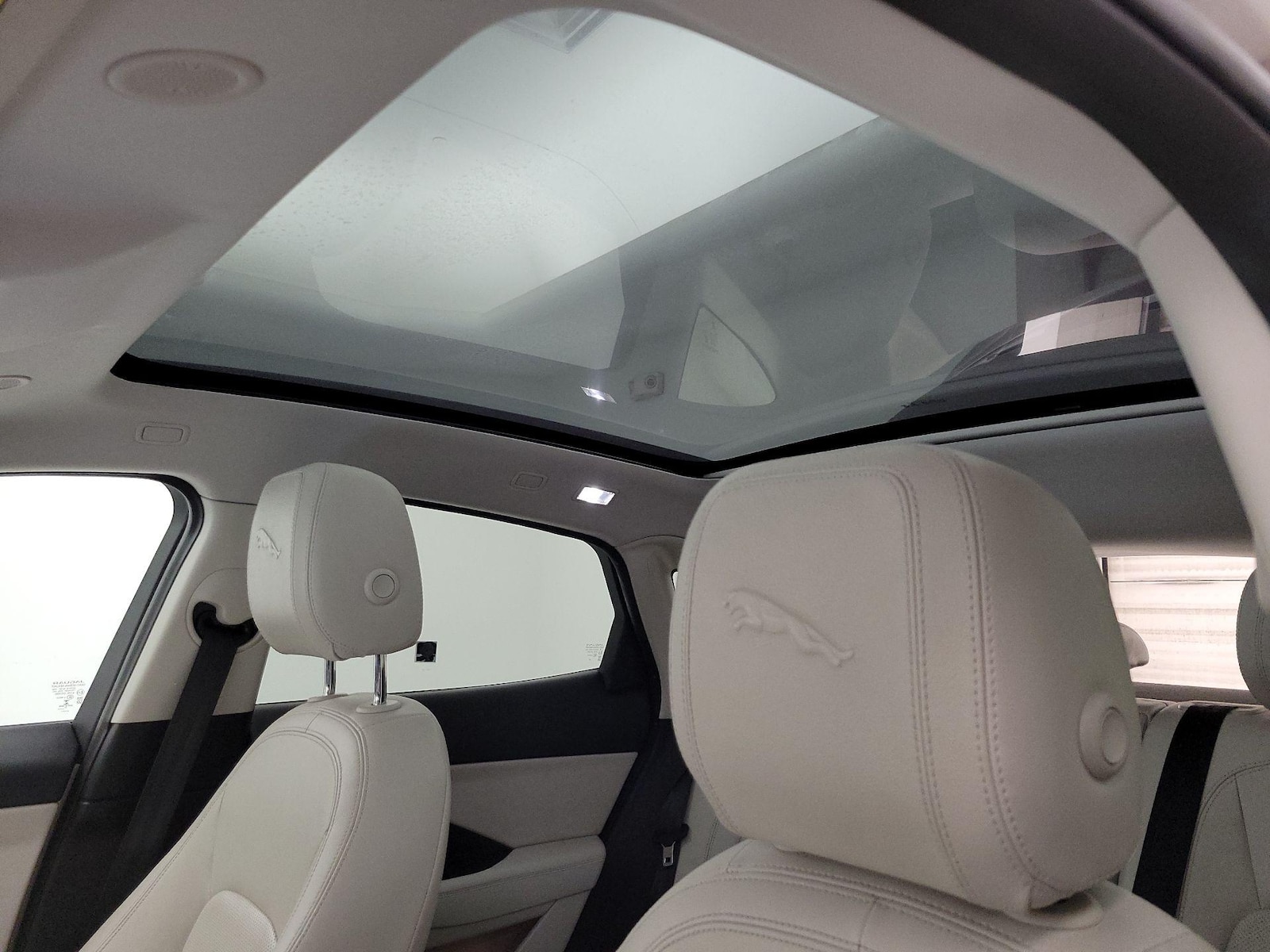 2022 Jaguar E-Pace SE - Photo 18