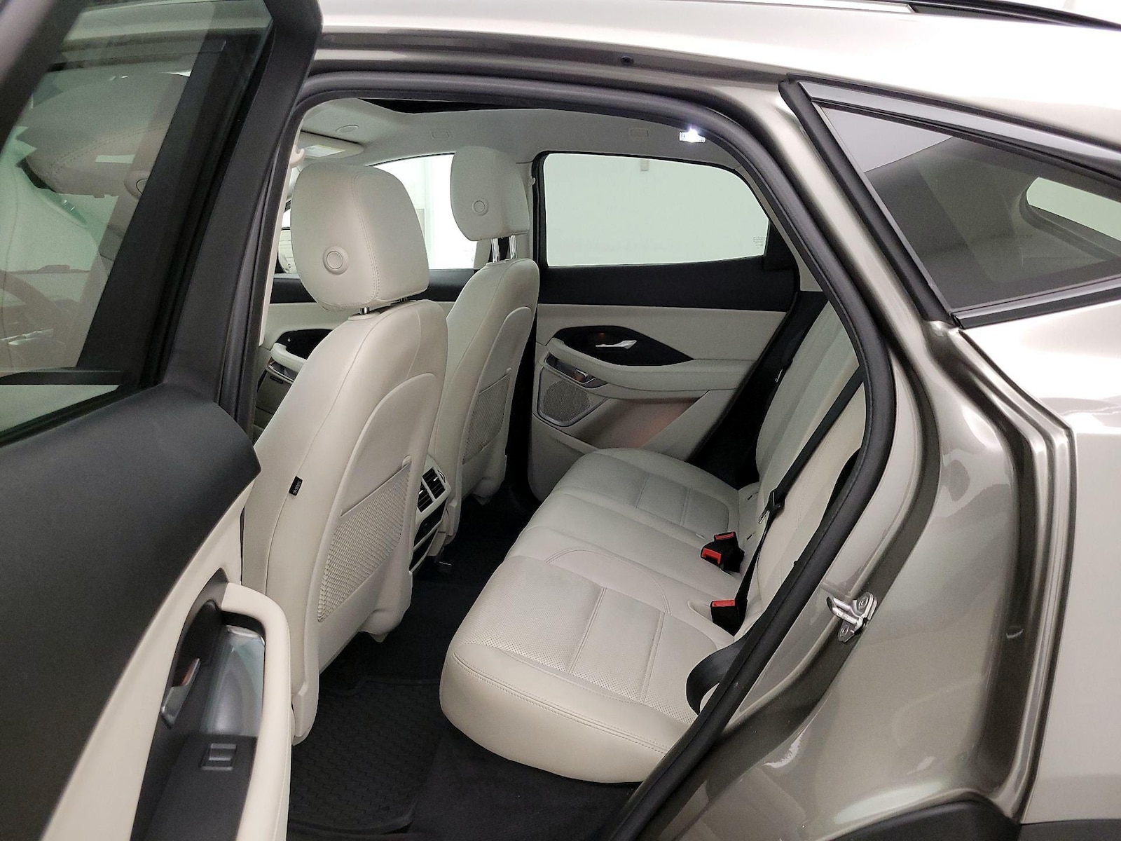 2022 Jaguar E-Pace SE - Photo 19