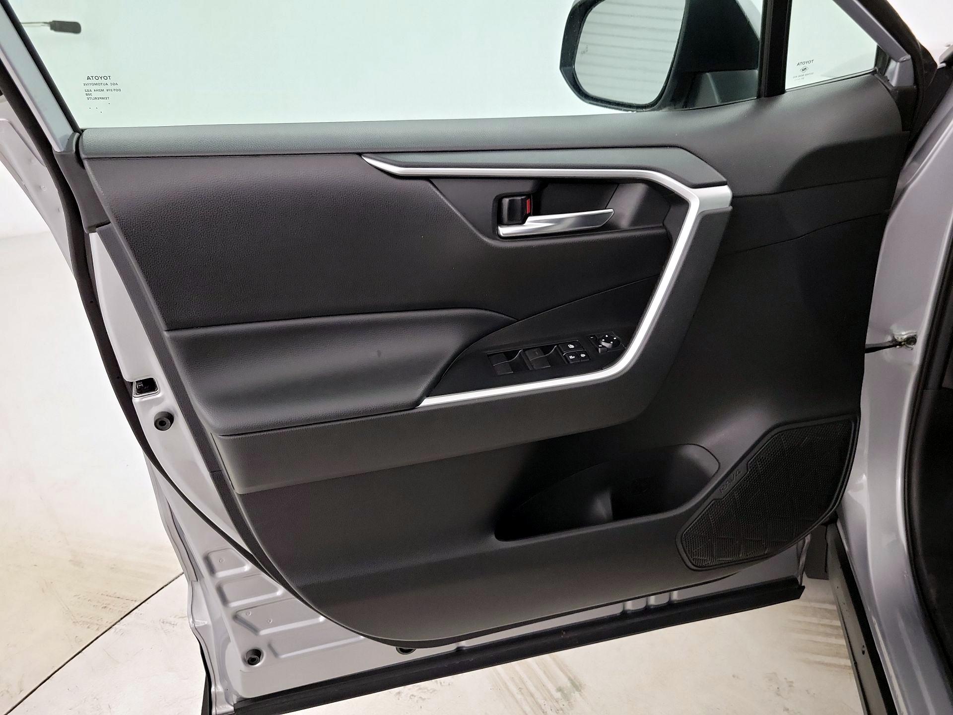 Thumbnail: 2021 Toyota RAV4 - 12