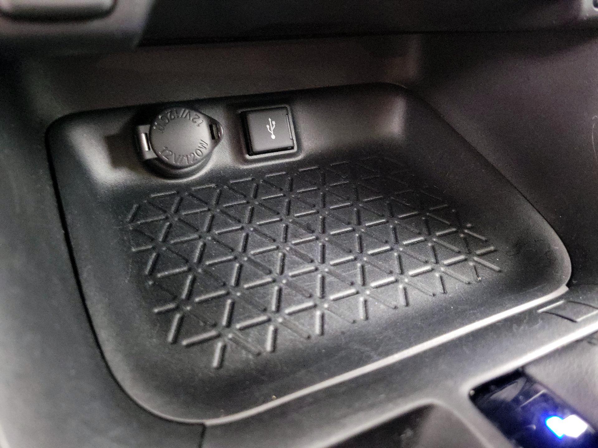Thumbnail: 2021 Toyota RAV4 - 18