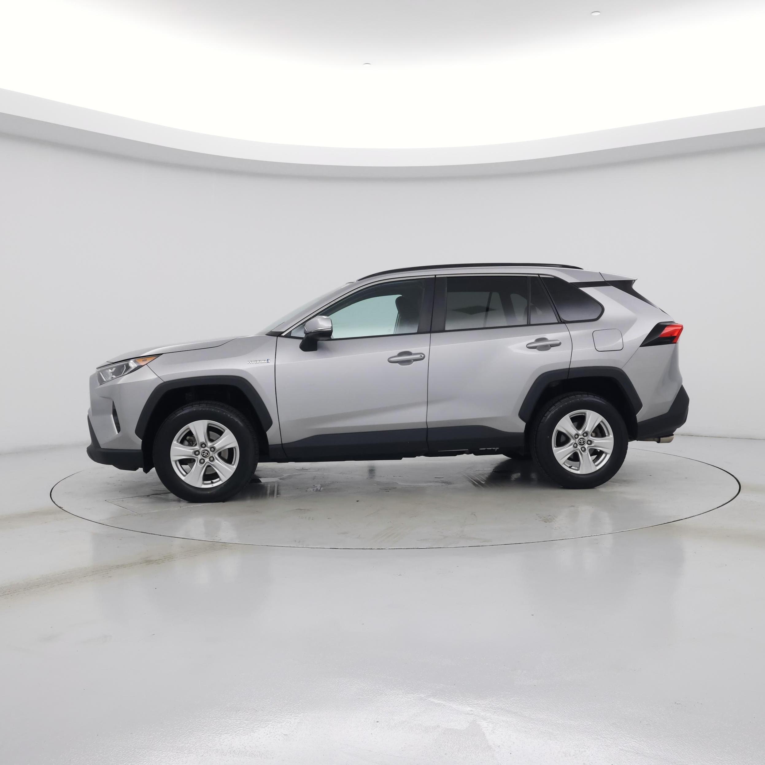 Thumbnail: 2021 Toyota RAV4 - 3