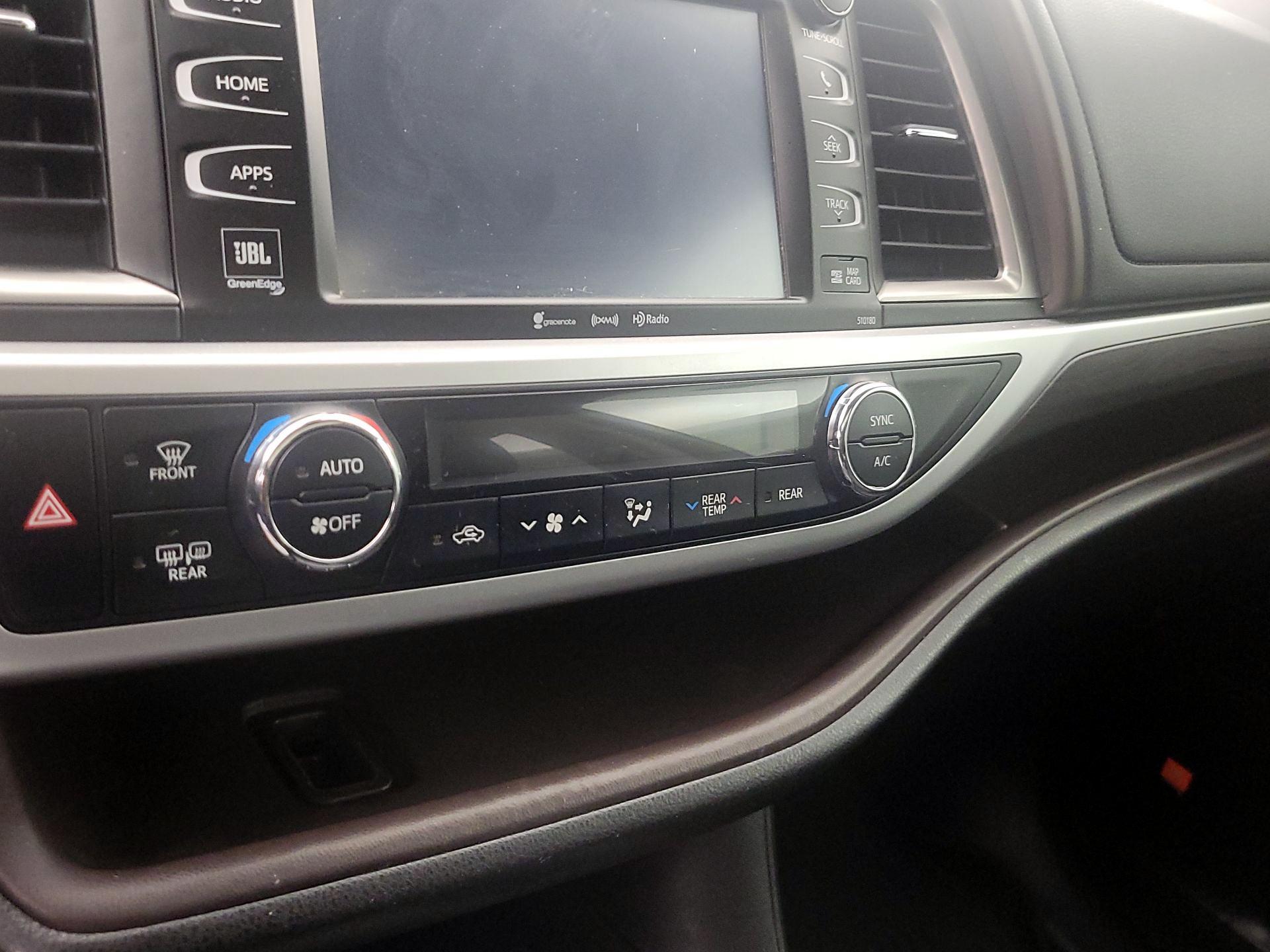 Thumbnail: 2018 Toyota Highlander - 17