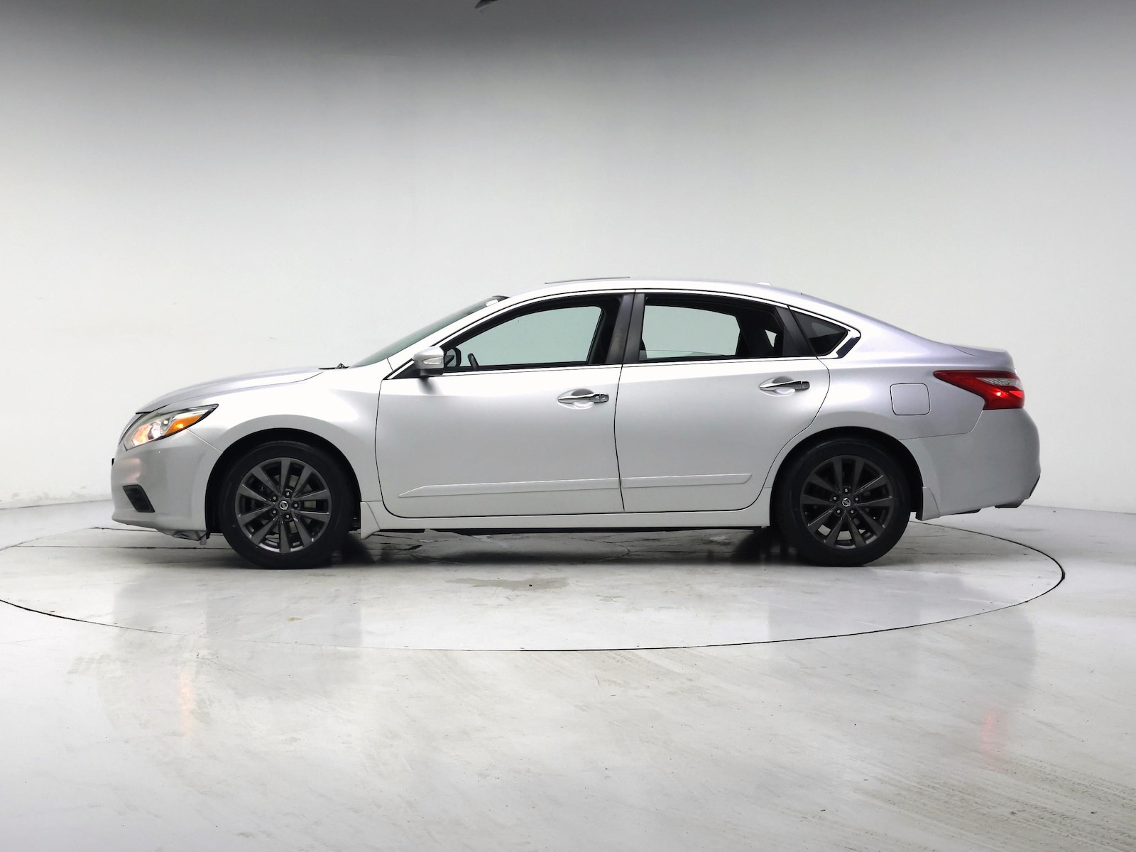 2016 Nissan Altima SV - Photo 4