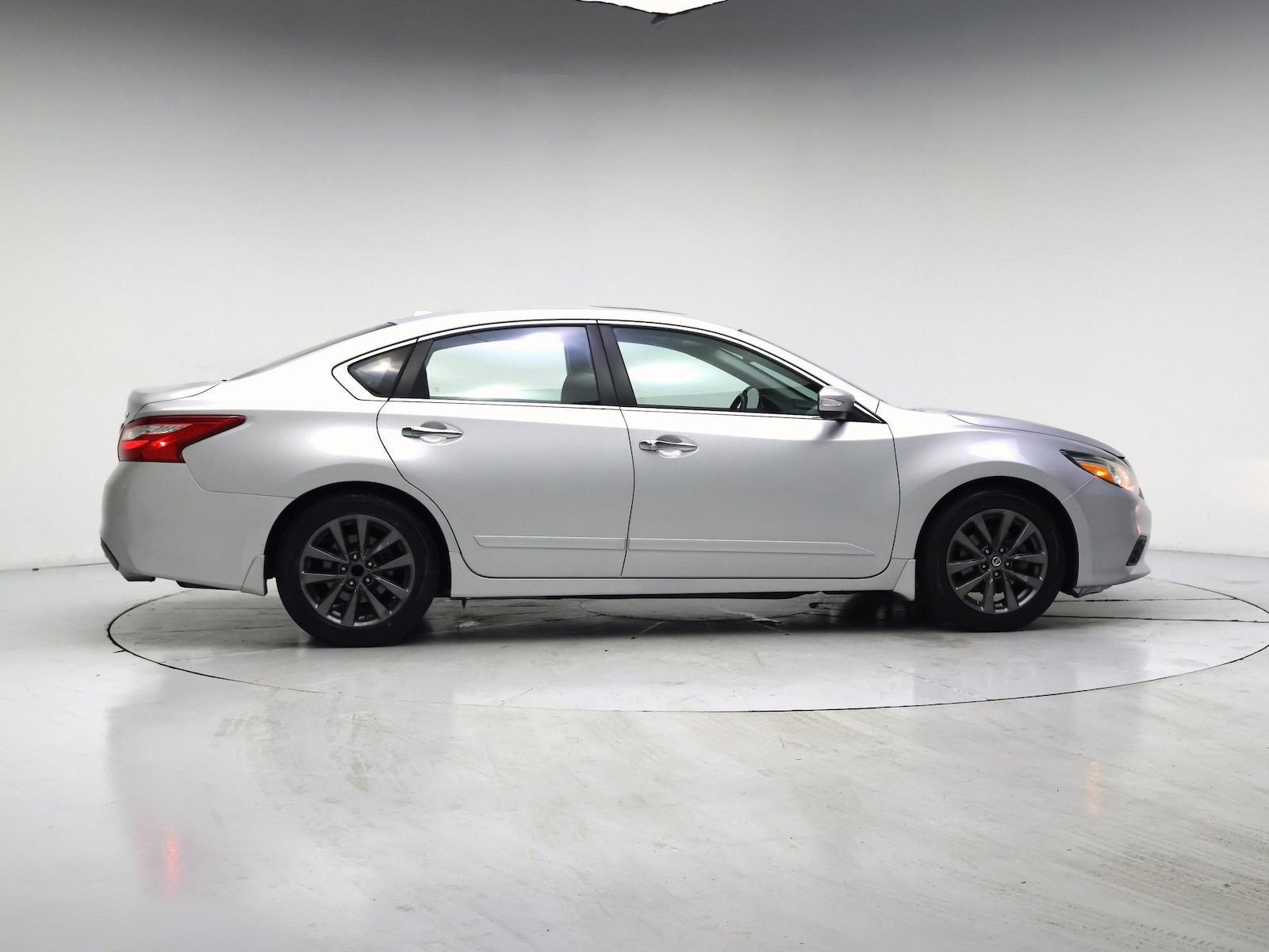 2016 Nissan Altima SV - Photo 8