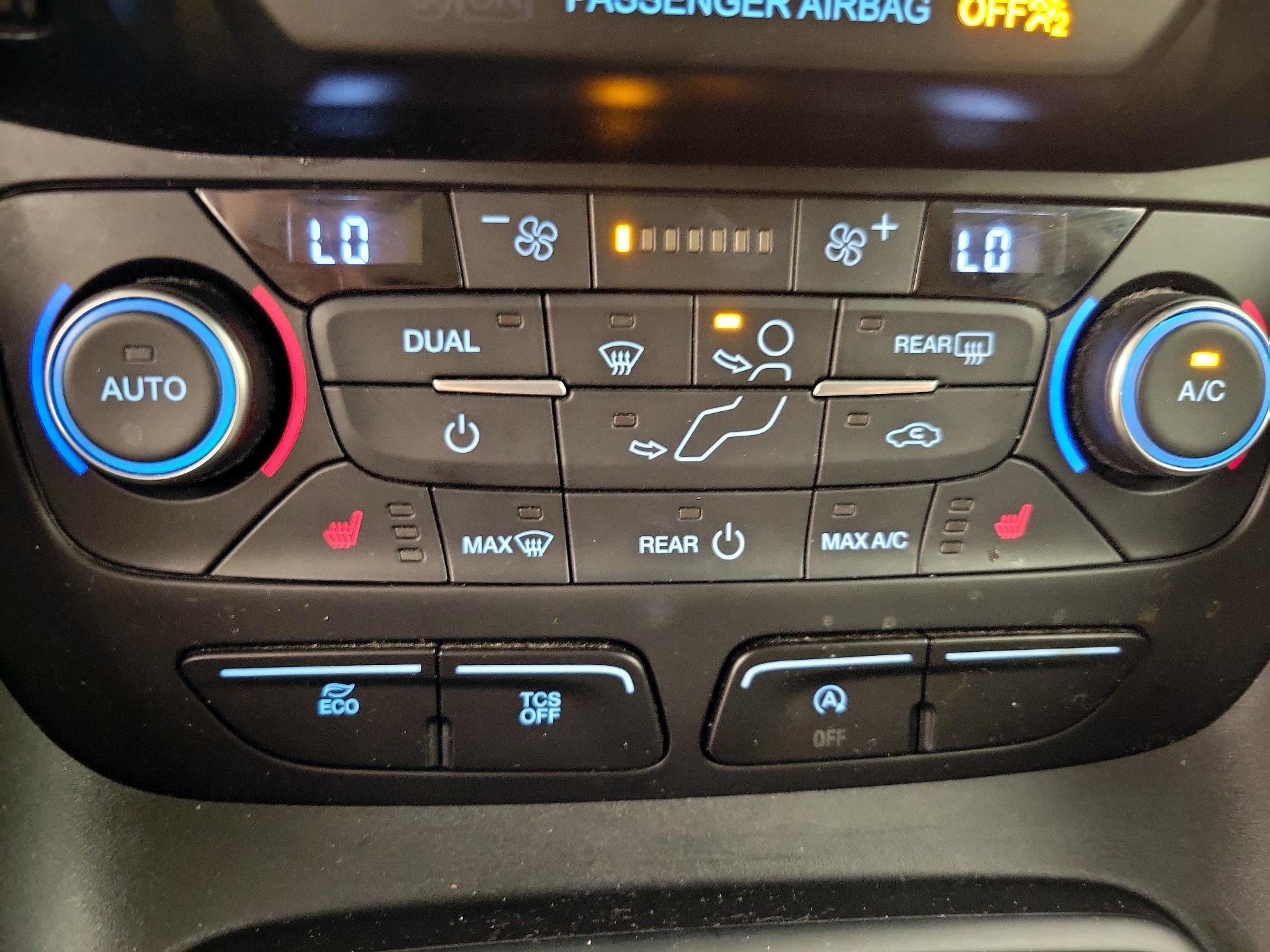 Thumbnail: 2019 Ford Transit Series - 17