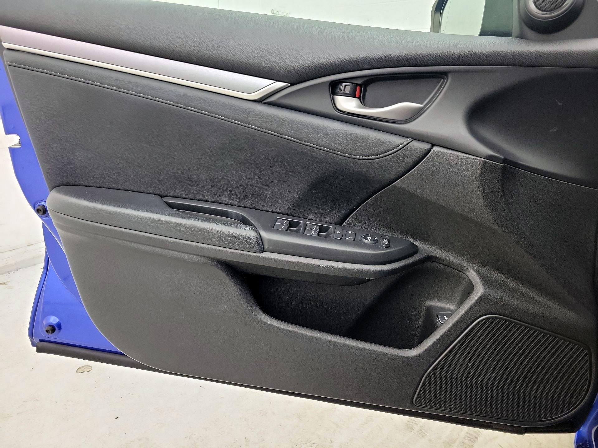 Thumbnail: 2016 Honda Civic - 12