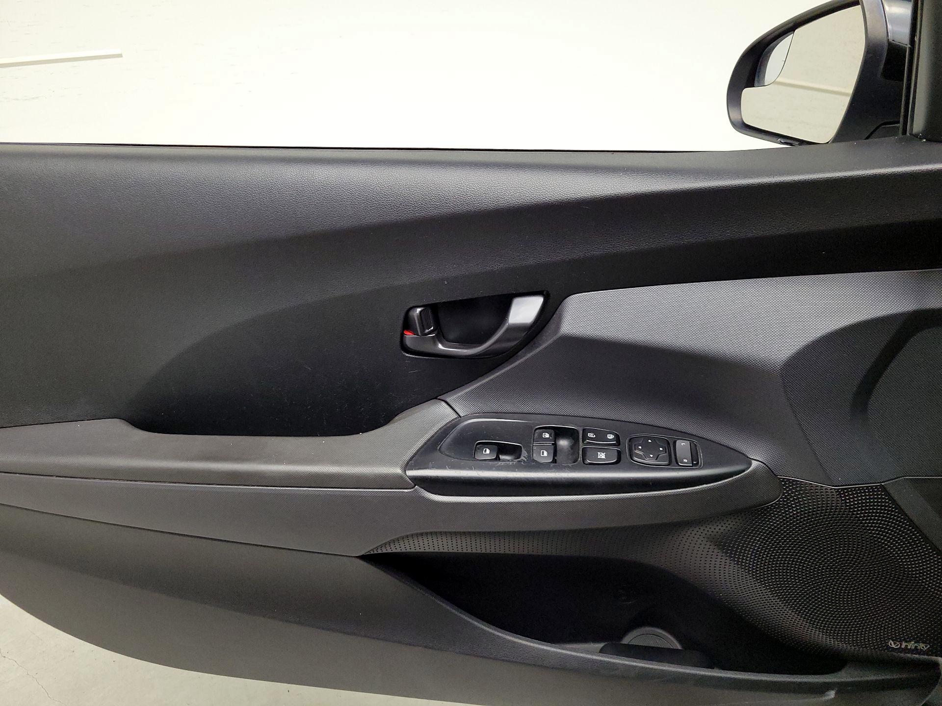 Thumbnail: 2019 Hyundai Veloster - 12