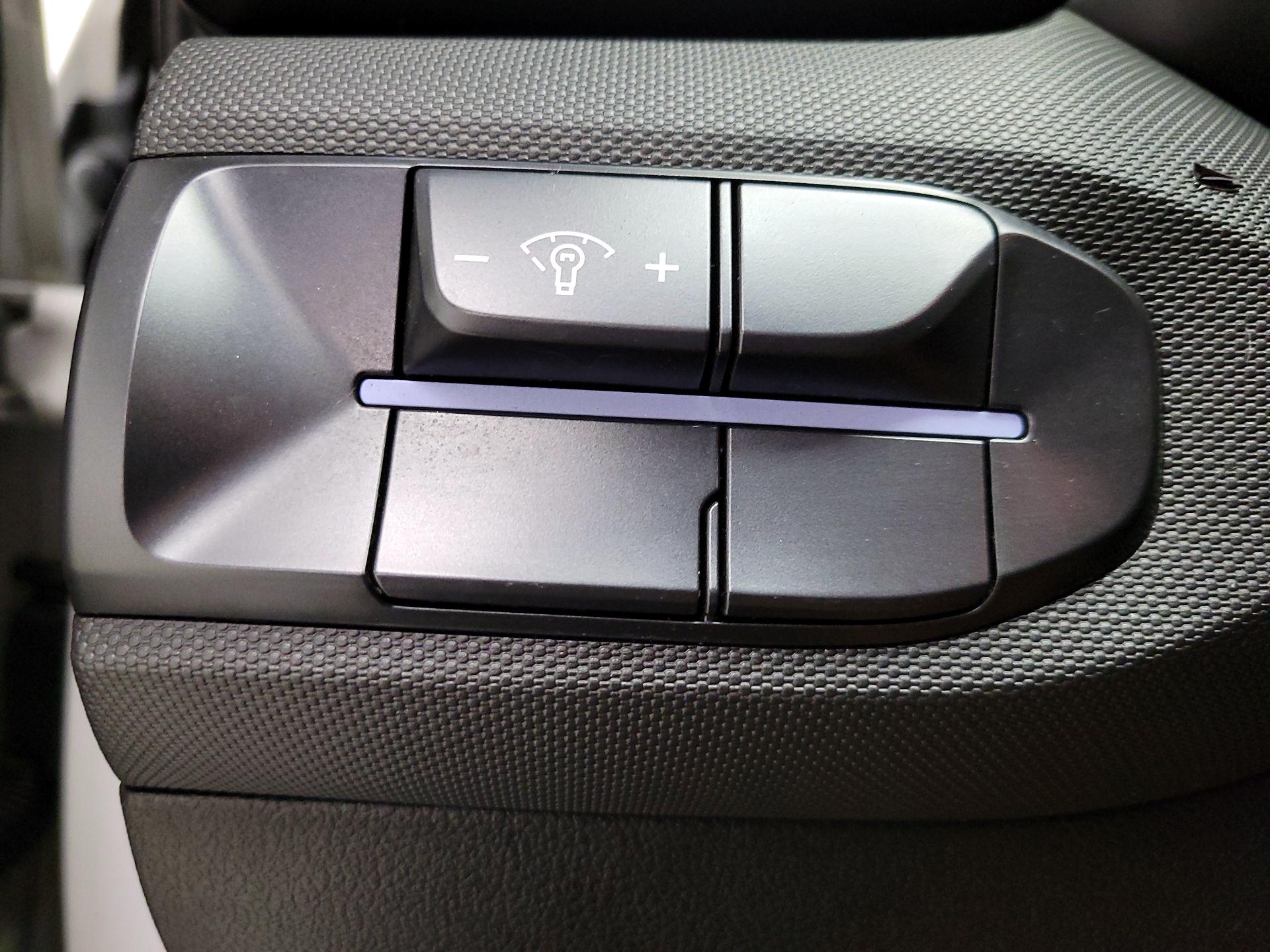 Thumbnail: 2019 Hyundai Veloster - 13