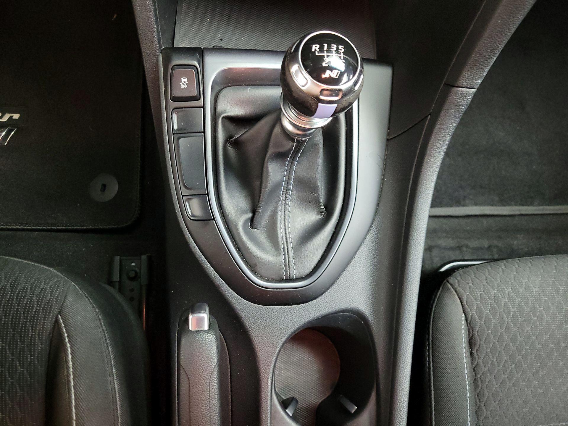 Thumbnail: 2019 Hyundai Veloster - 18