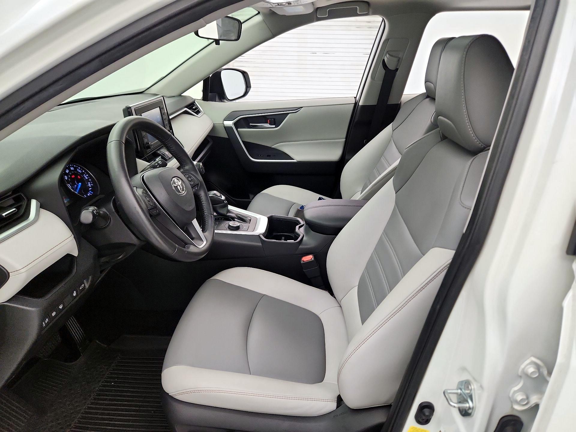 Thumbnail: 2022 Toyota RAV4 - 11