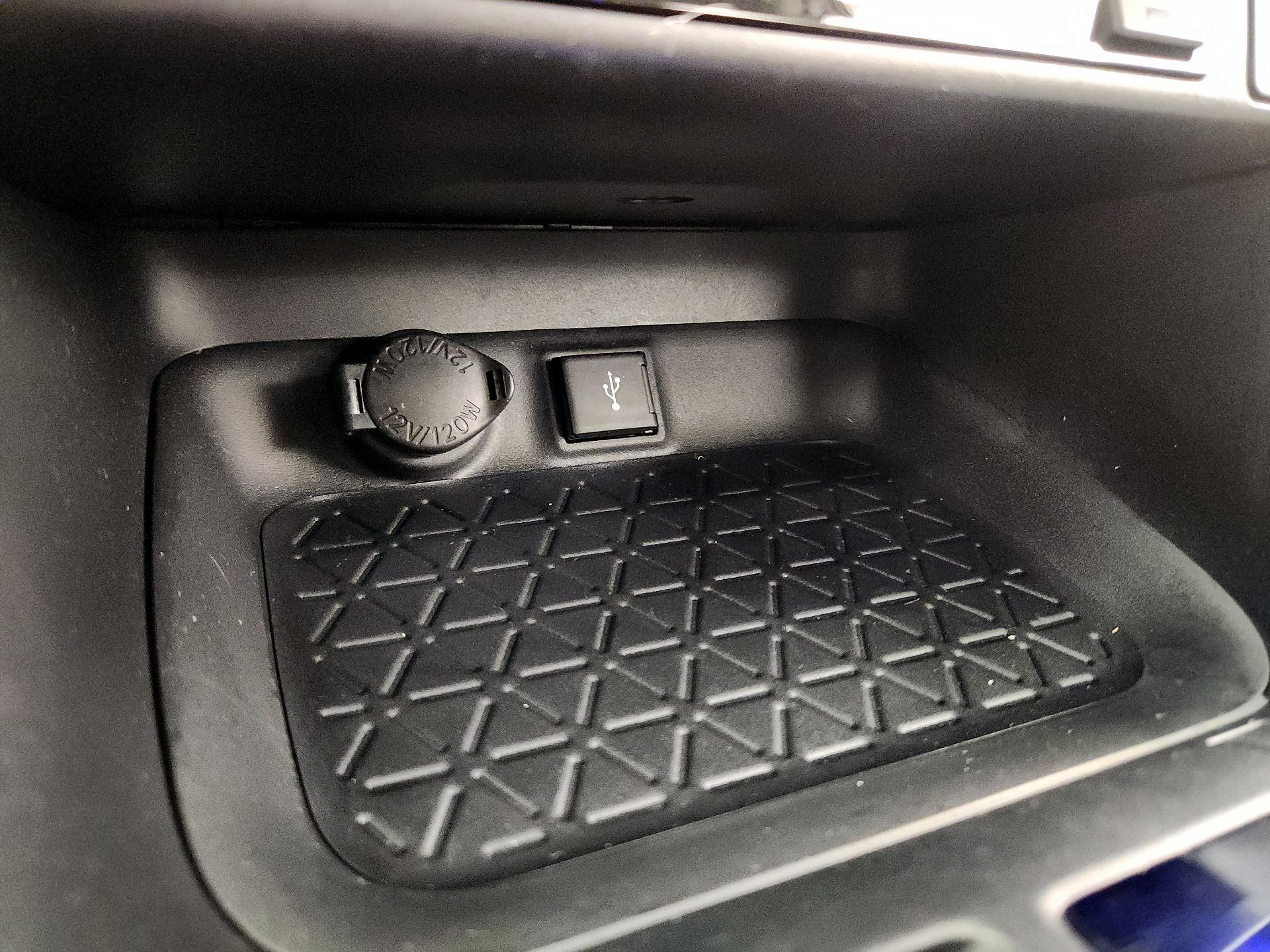 Thumbnail: 2022 Toyota RAV4 - 18