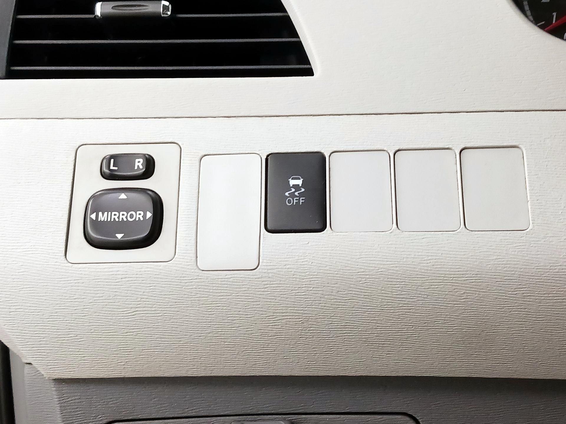 Thumbnail: 2014 Toyota Sienna - 13