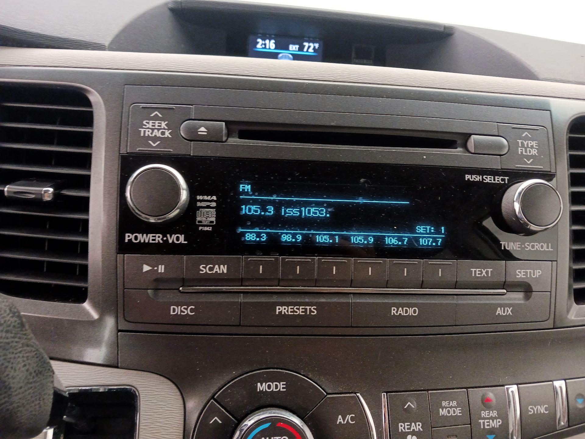 Thumbnail: 2014 Toyota Sienna - 15