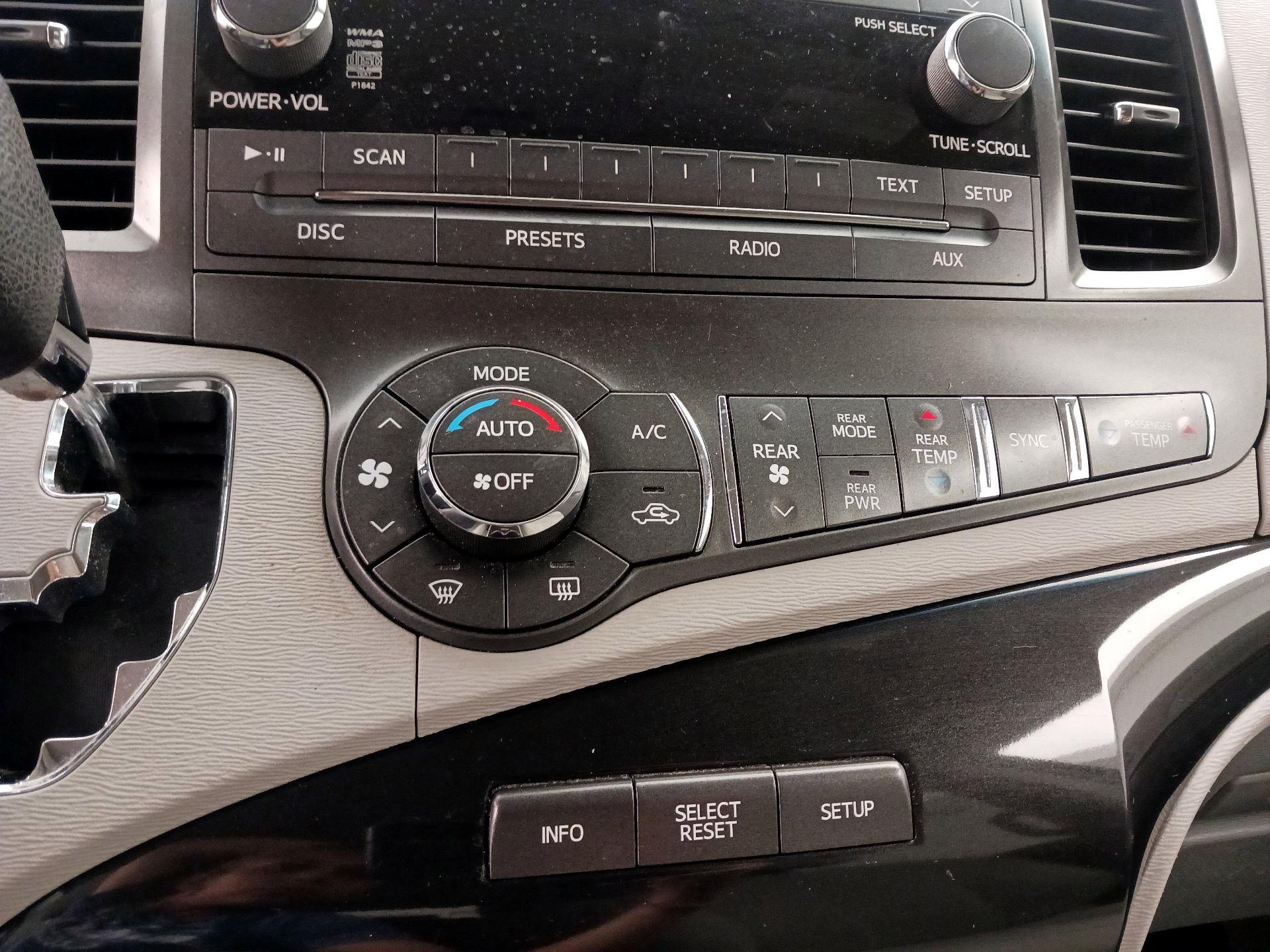 Thumbnail: 2014 Toyota Sienna - 16