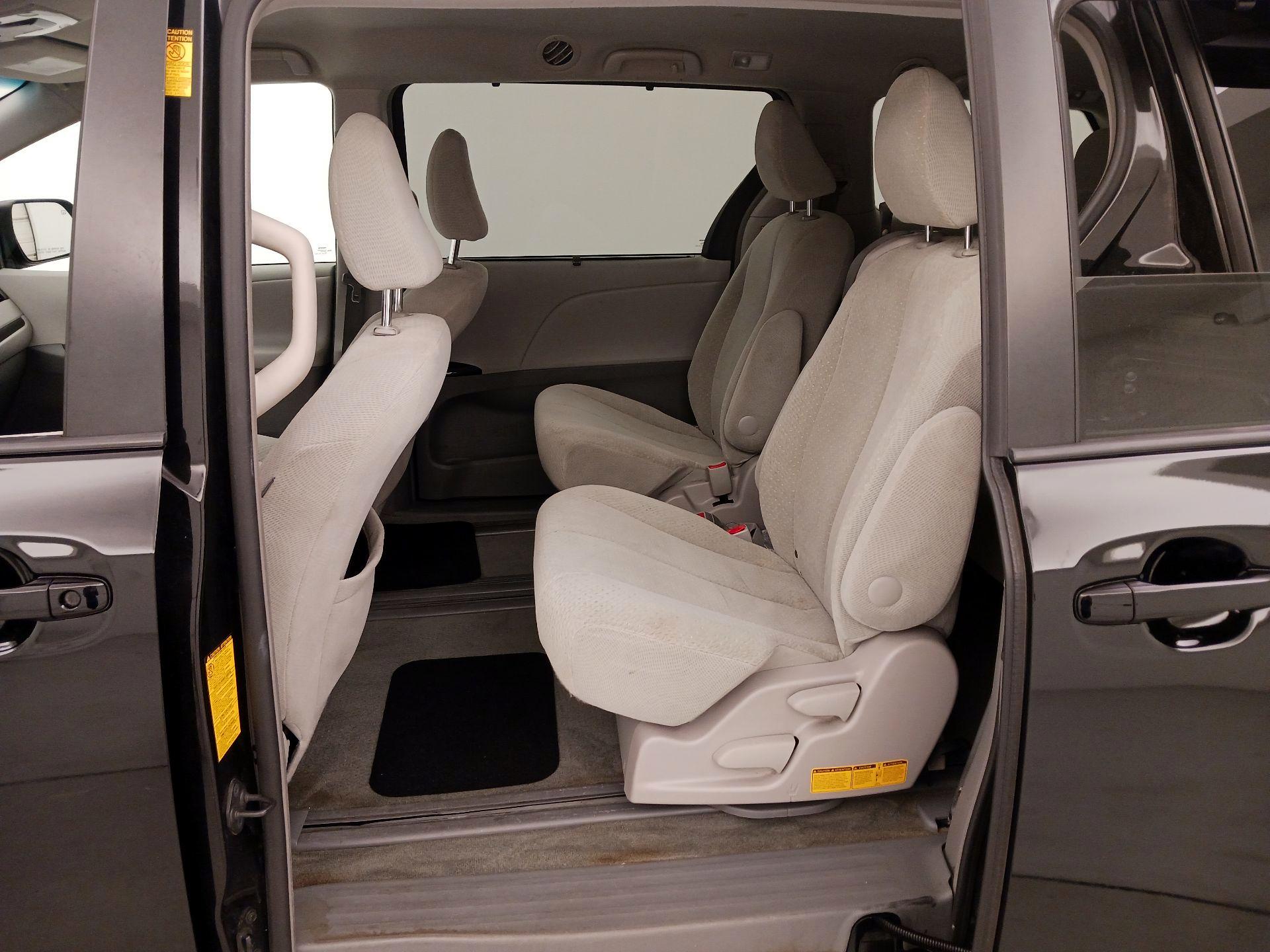 Thumbnail: 2014 Toyota Sienna - 19