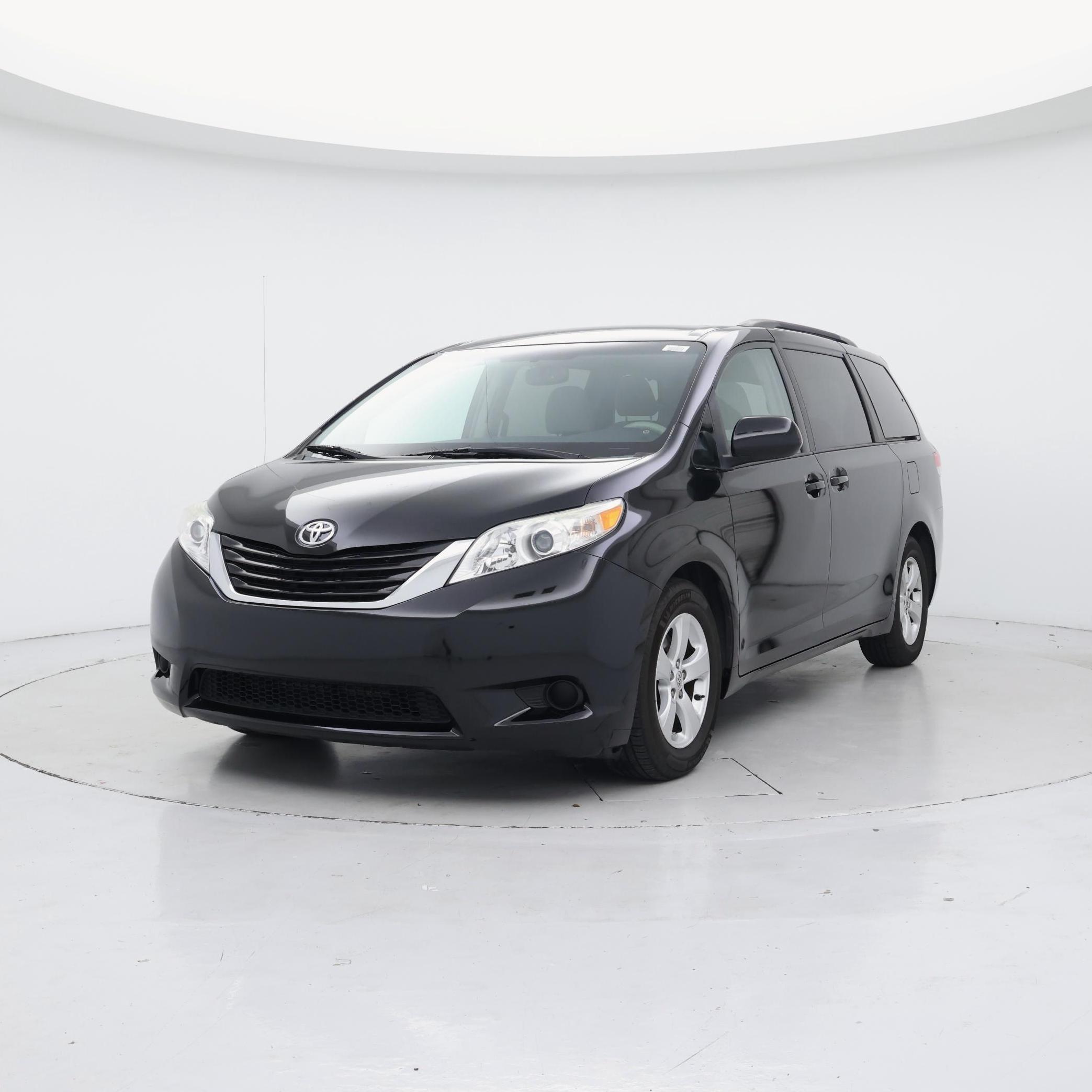 Thumbnail: 2014 Toyota Sienna - 4