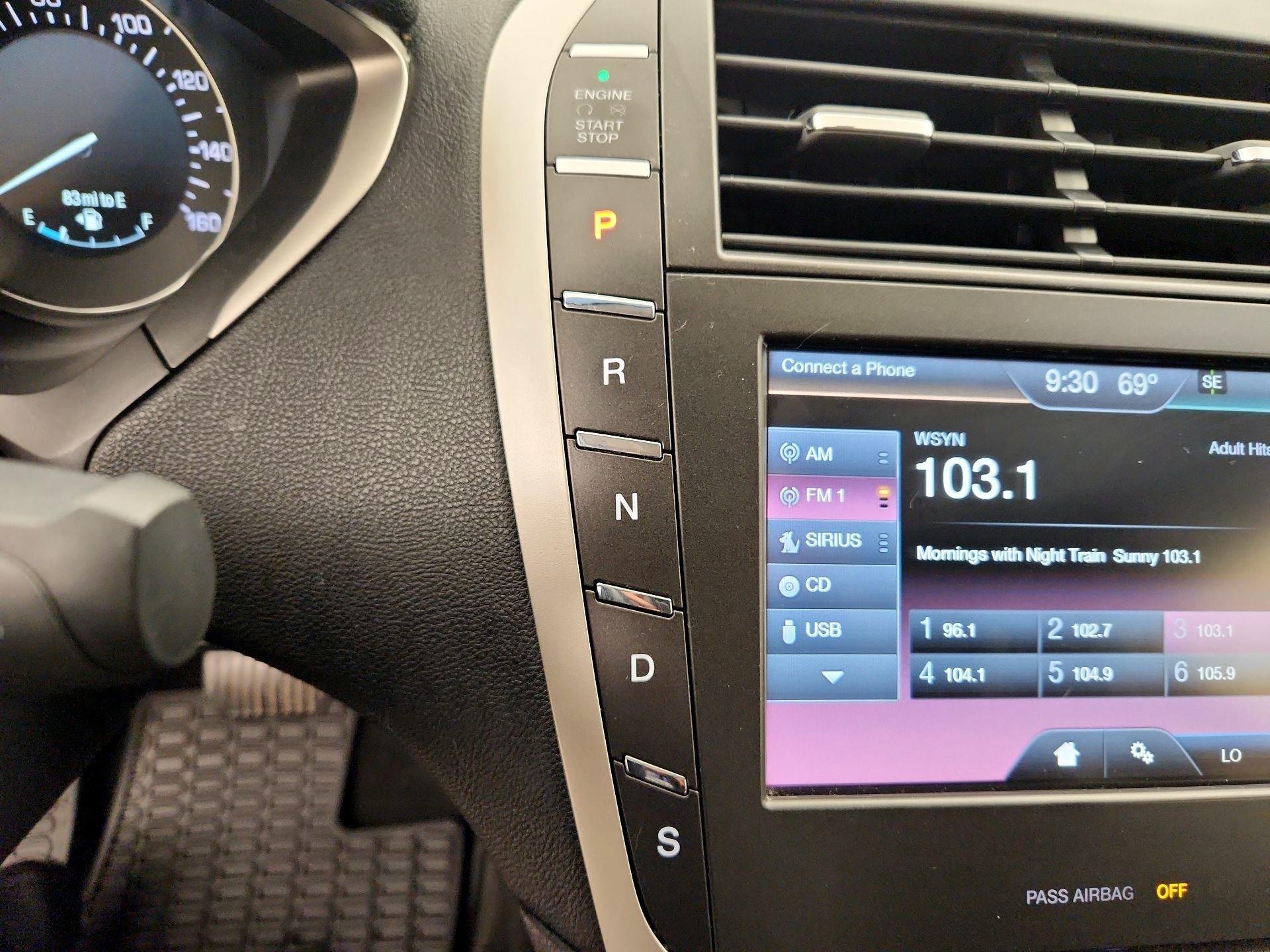 Thumbnail: 2015 Lincoln MKZ - 17