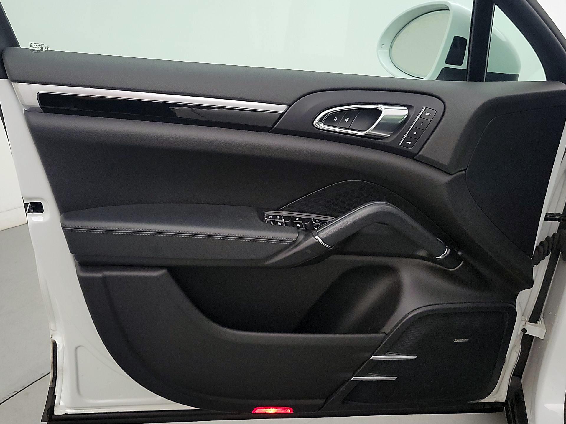Thumbnail: 2016 Porsche Cayenne - 12