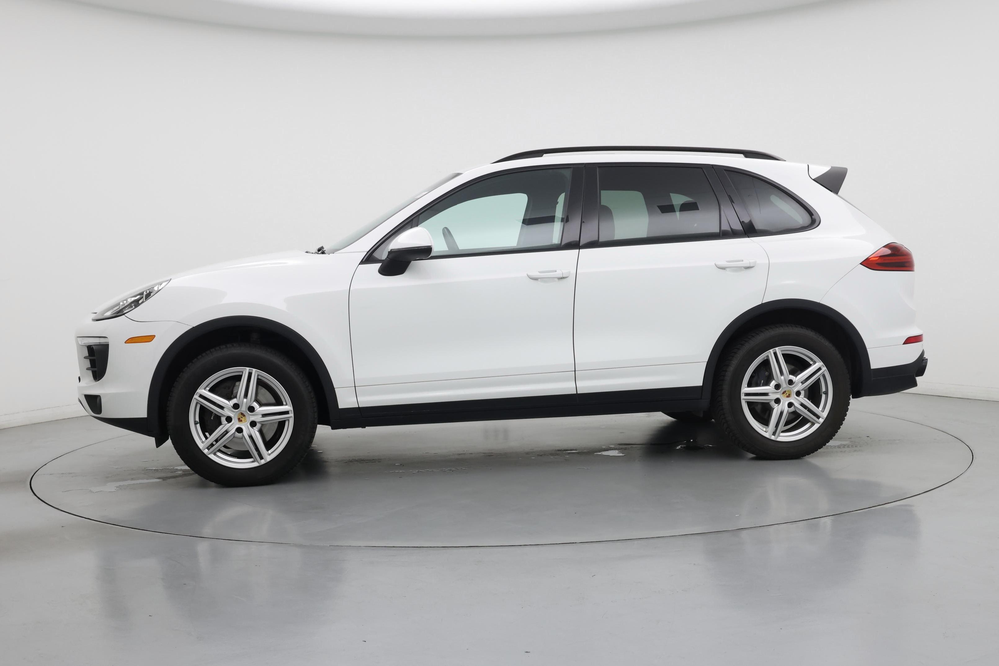 Thumbnail: 2016 Porsche Cayenne - 3