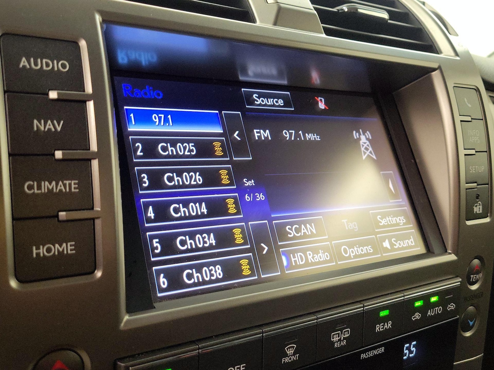 2016 Lexus GX Base - Photo 17