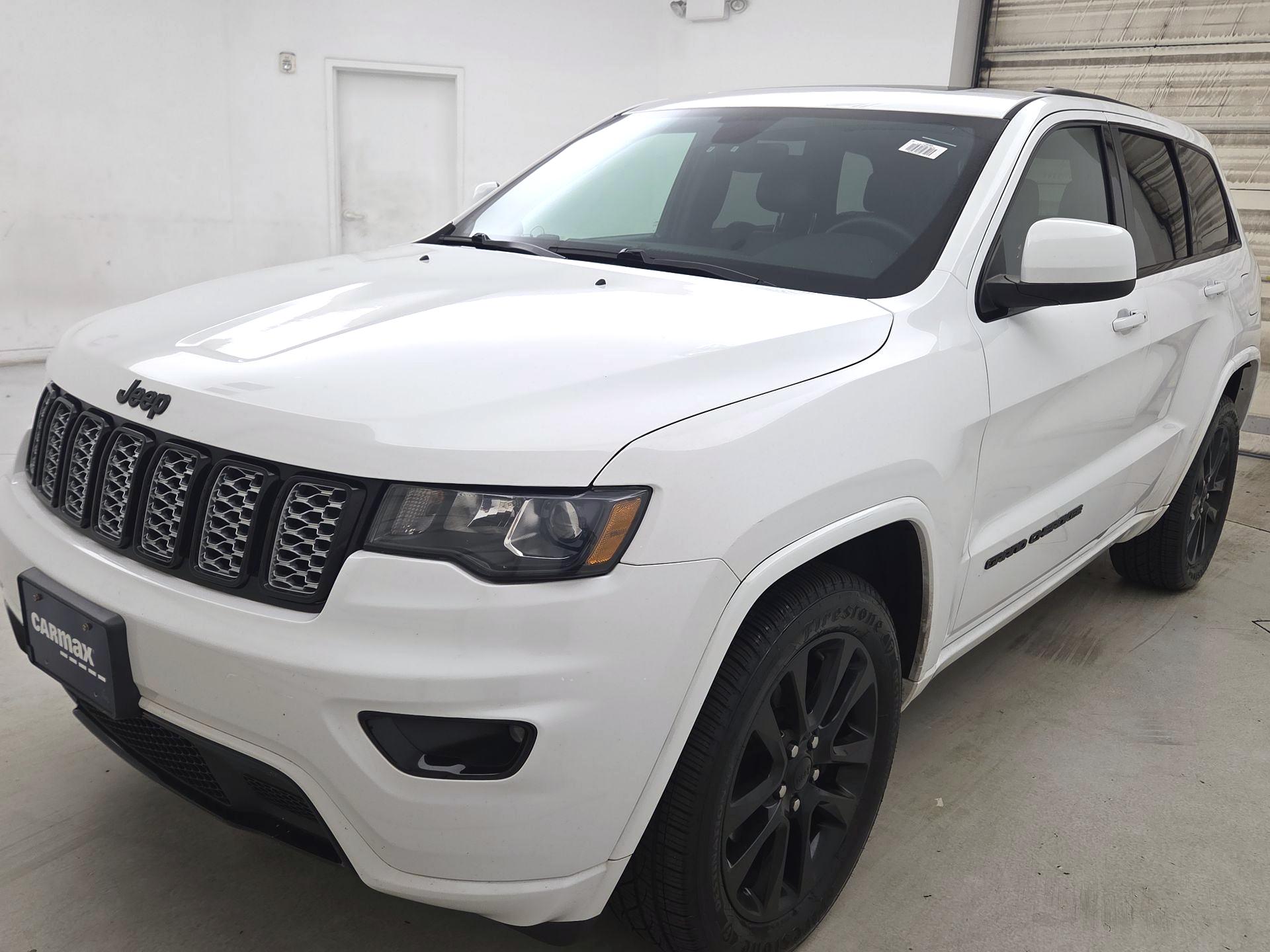 Thumbnail: 2017 Jeep Grand Cherokee - 3