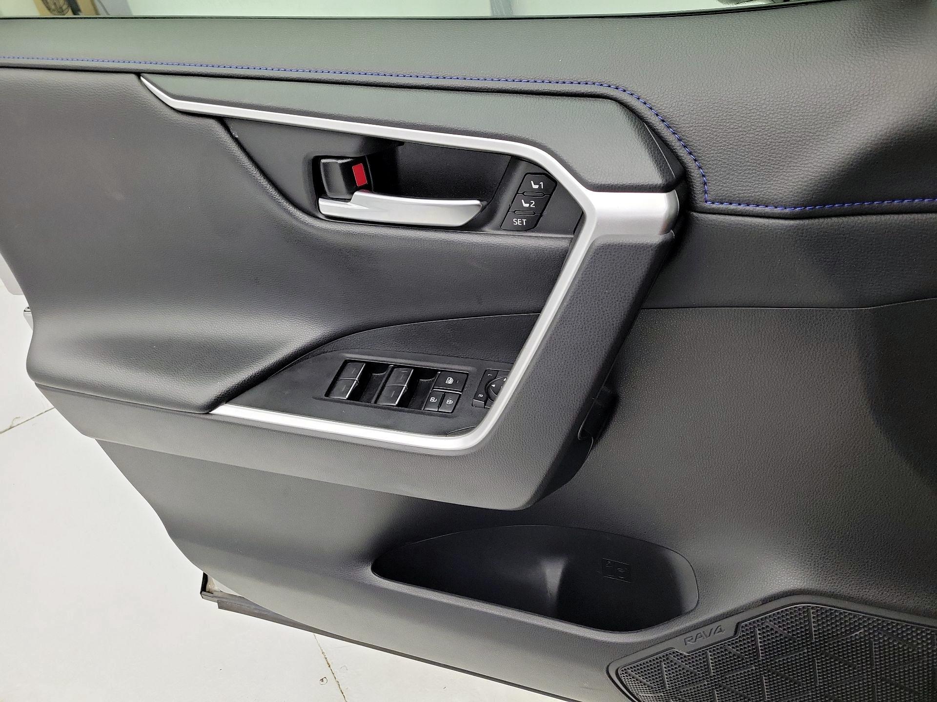 Thumbnail: 2022 Toyota RAV4 - 12