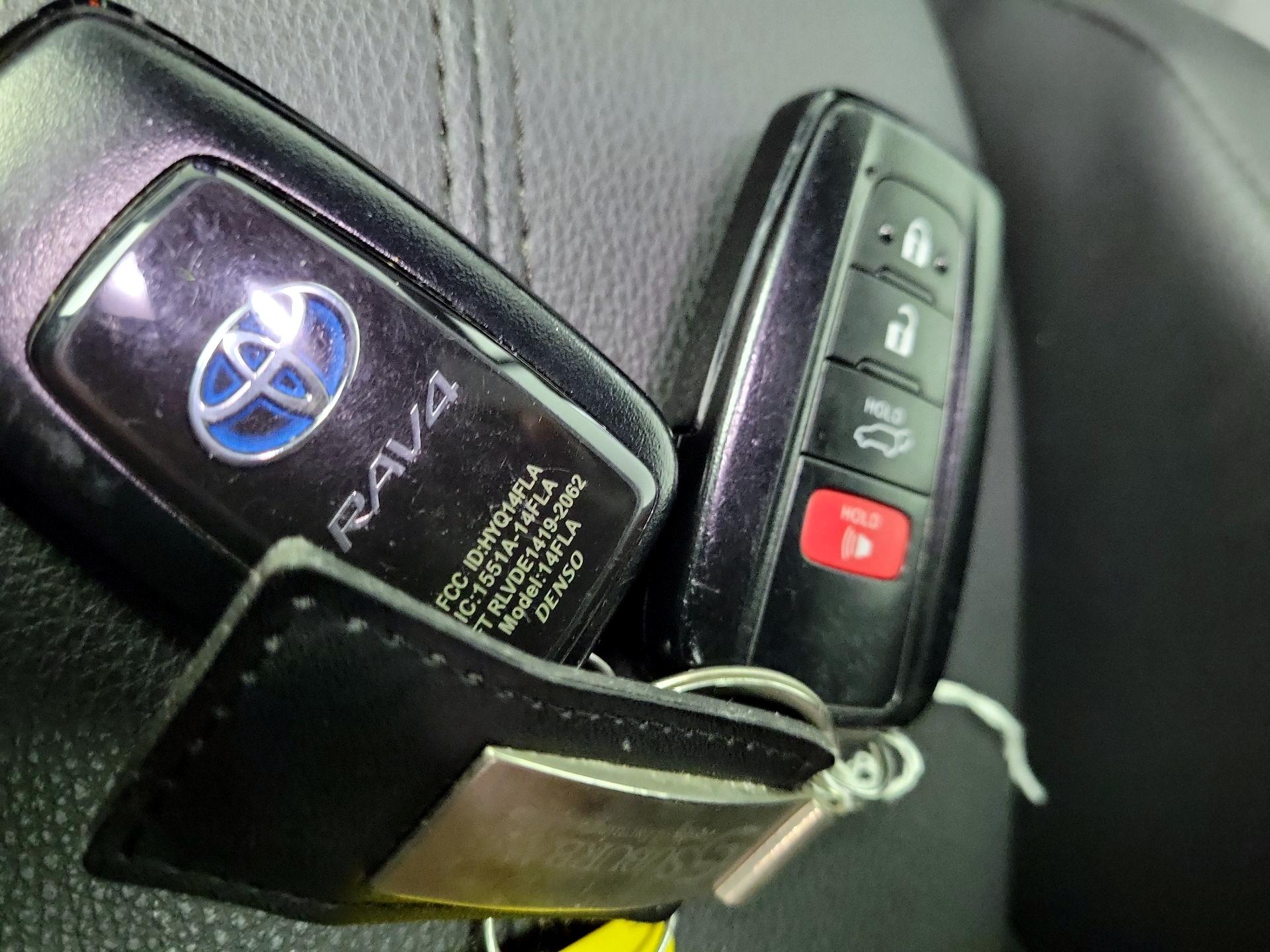 2022 Toyota RAV4 XSE | CarEdge | CarEdge