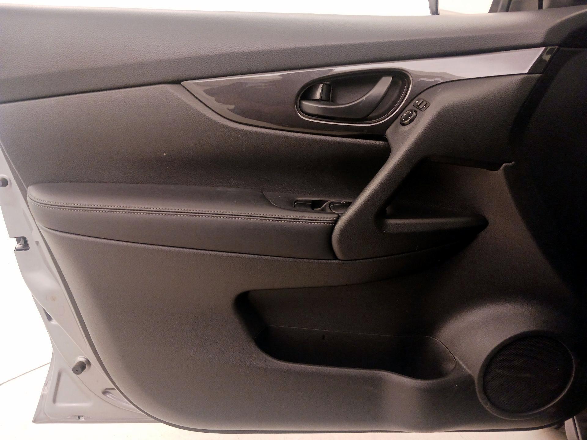 Thumbnail: 2019 Nissan Rogue - 12