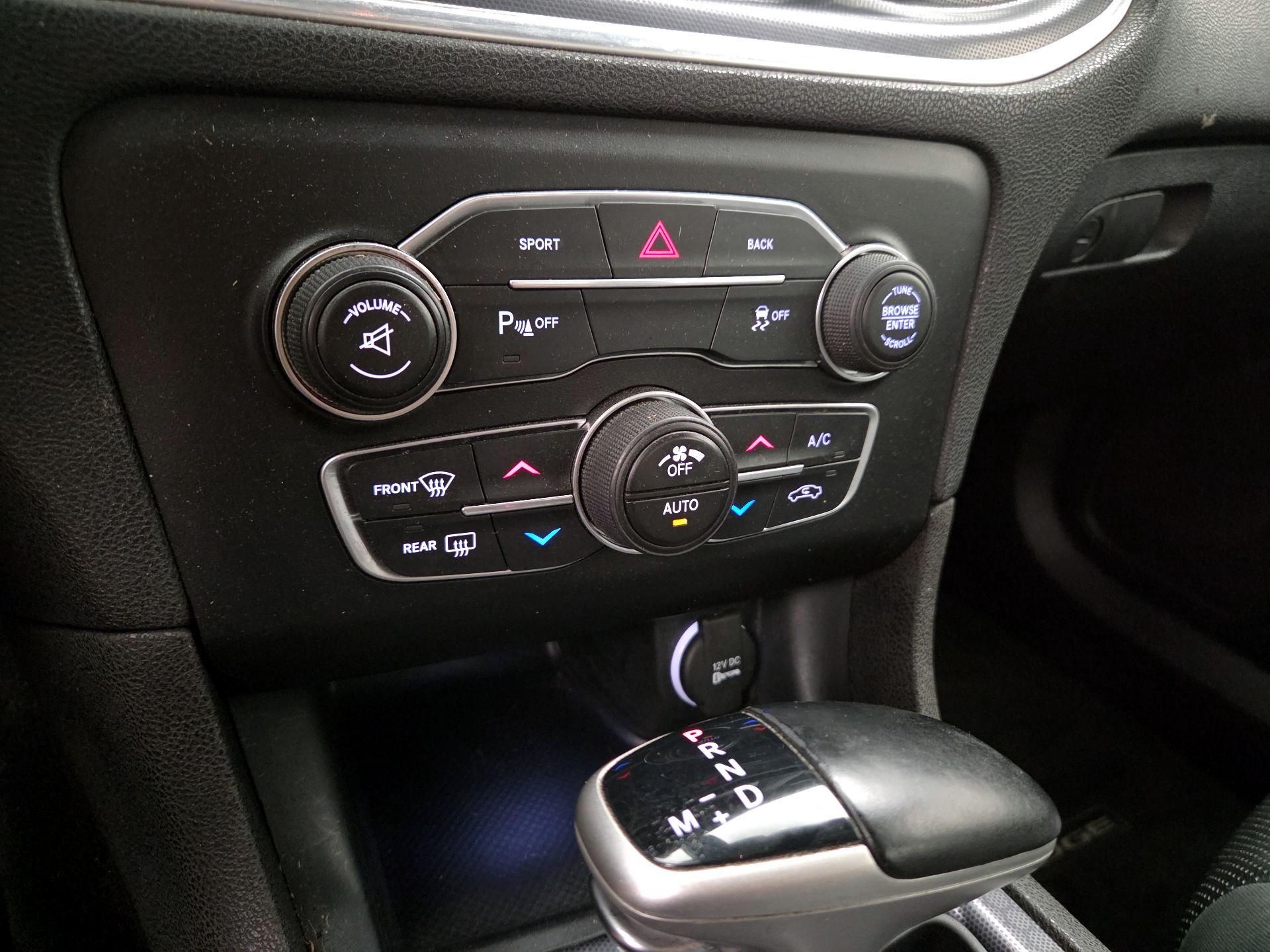 Thumbnail: 2015 Dodge Charger - 16