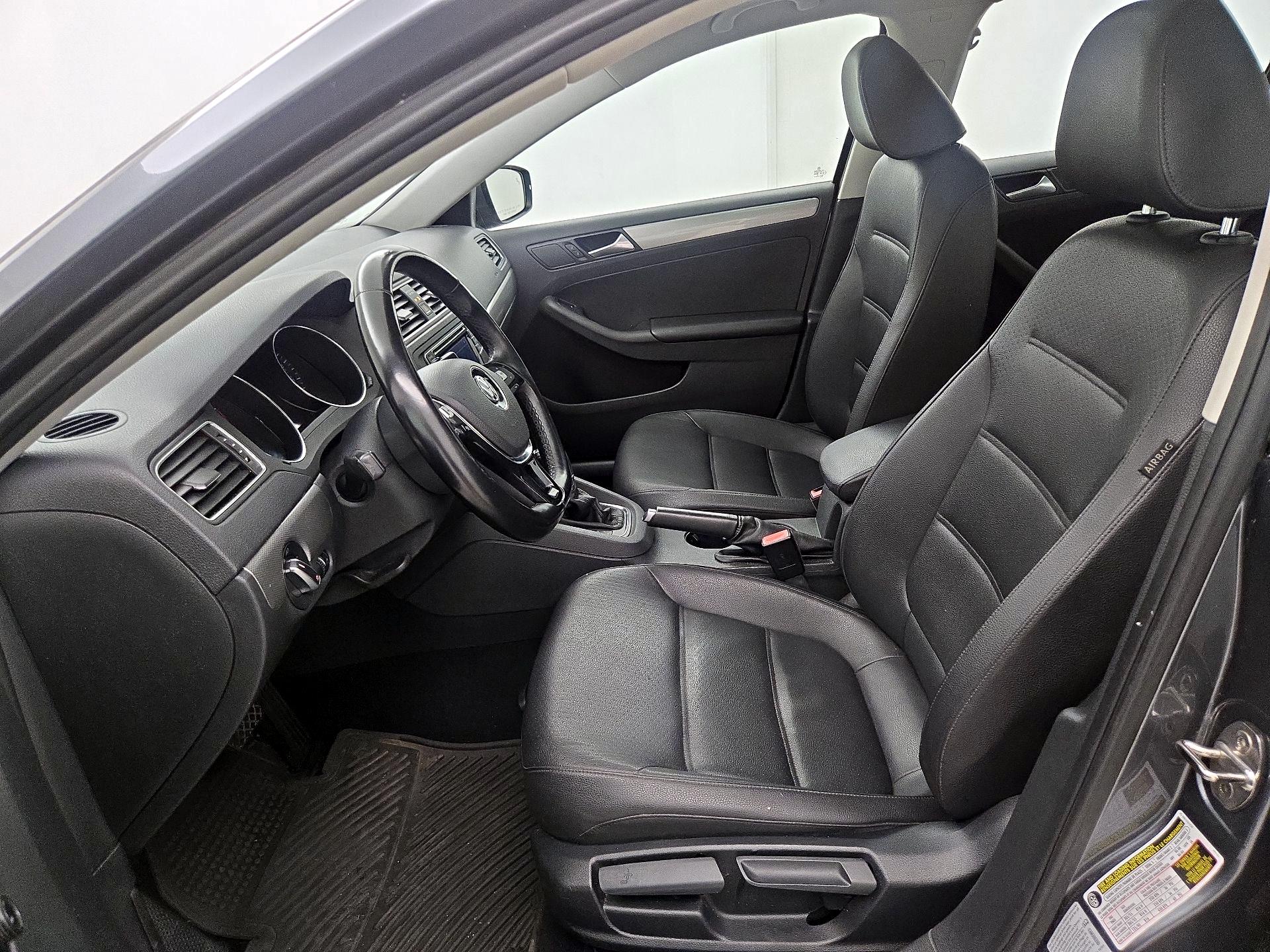 Thumbnail: 2017 Volkswagen Jetta - 11