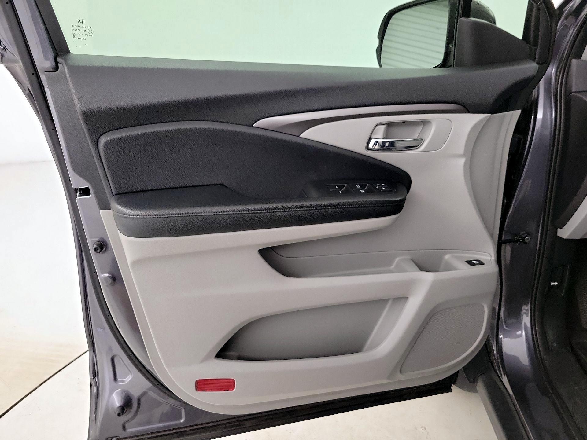 Thumbnail: 2018 Honda Pilot - 12