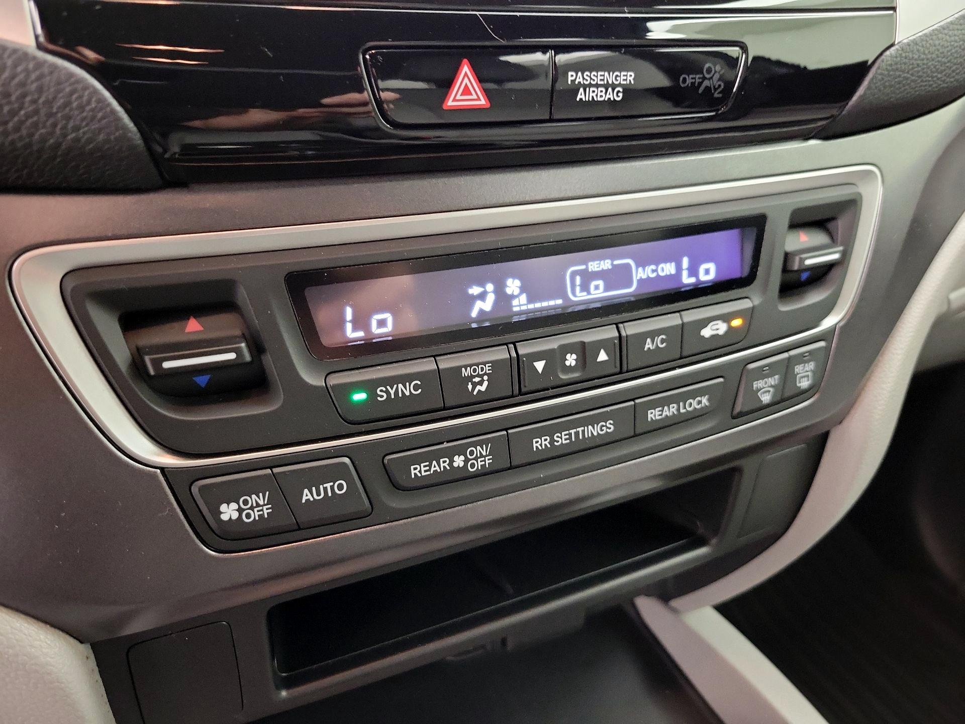 Thumbnail: 2018 Honda Pilot - 16