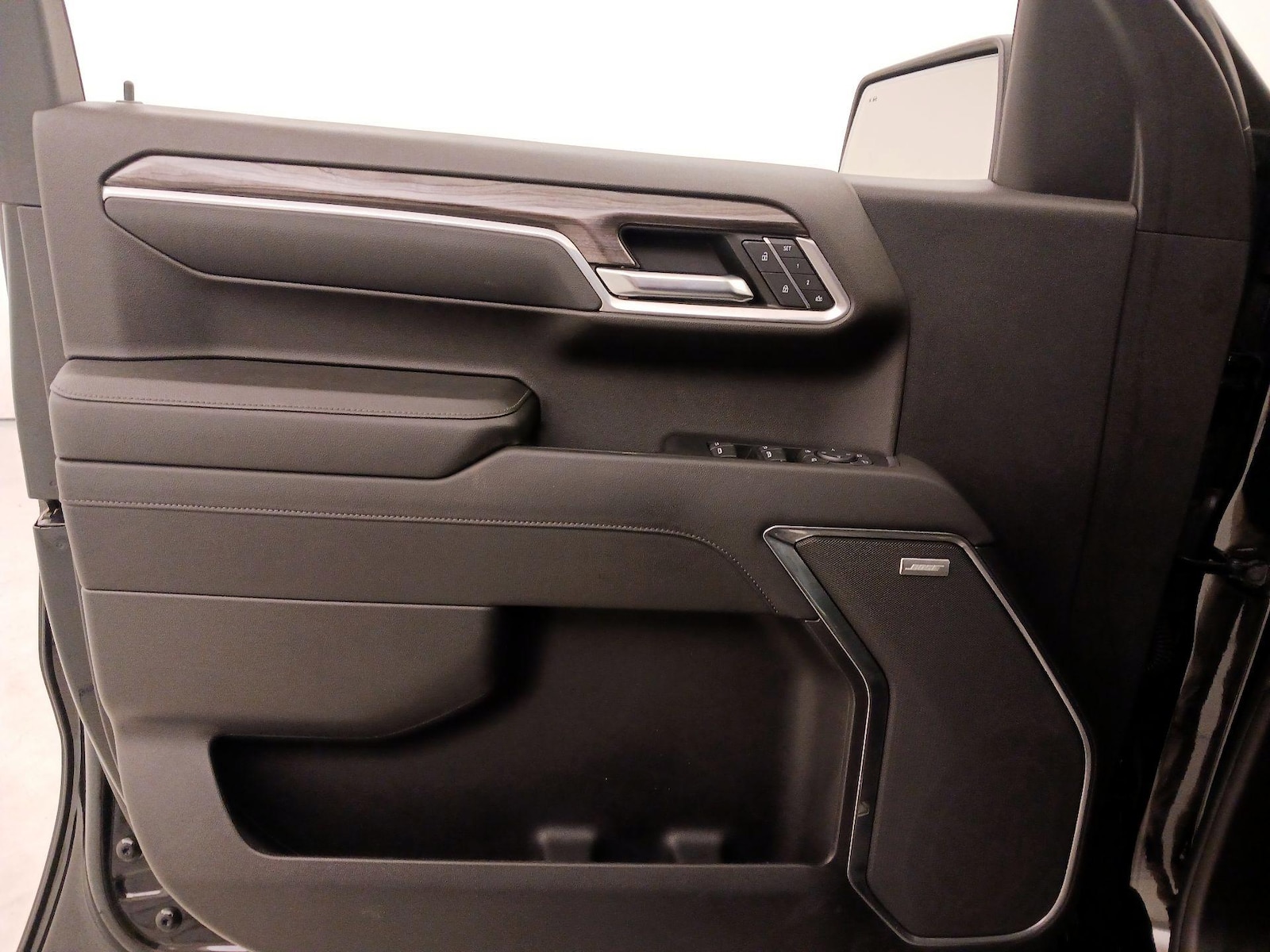 2022 Chevrolet Silverado 1500 LTZ - Photo 13