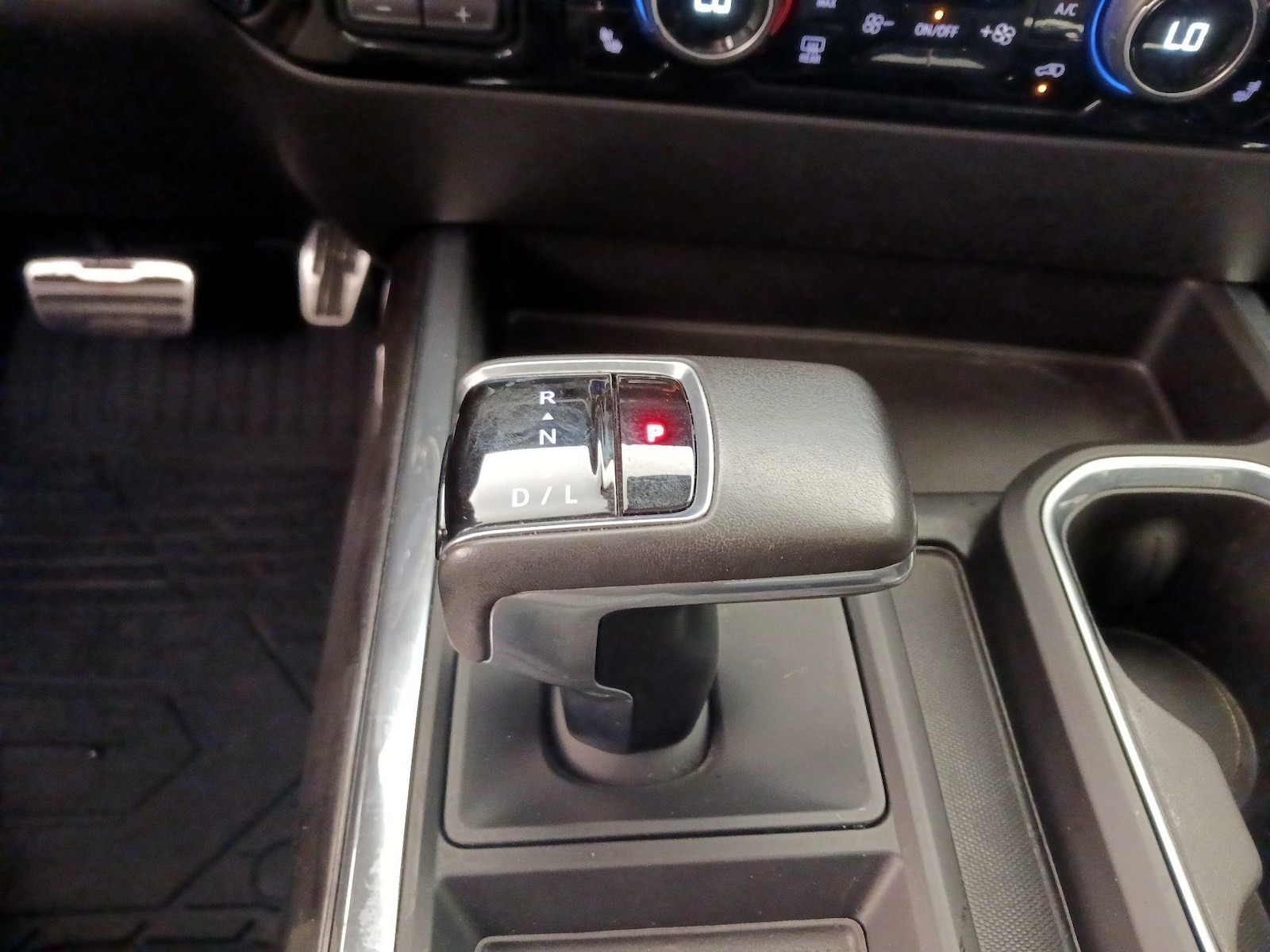 2022 Chevrolet Silverado 1500 LTZ - Photo 18