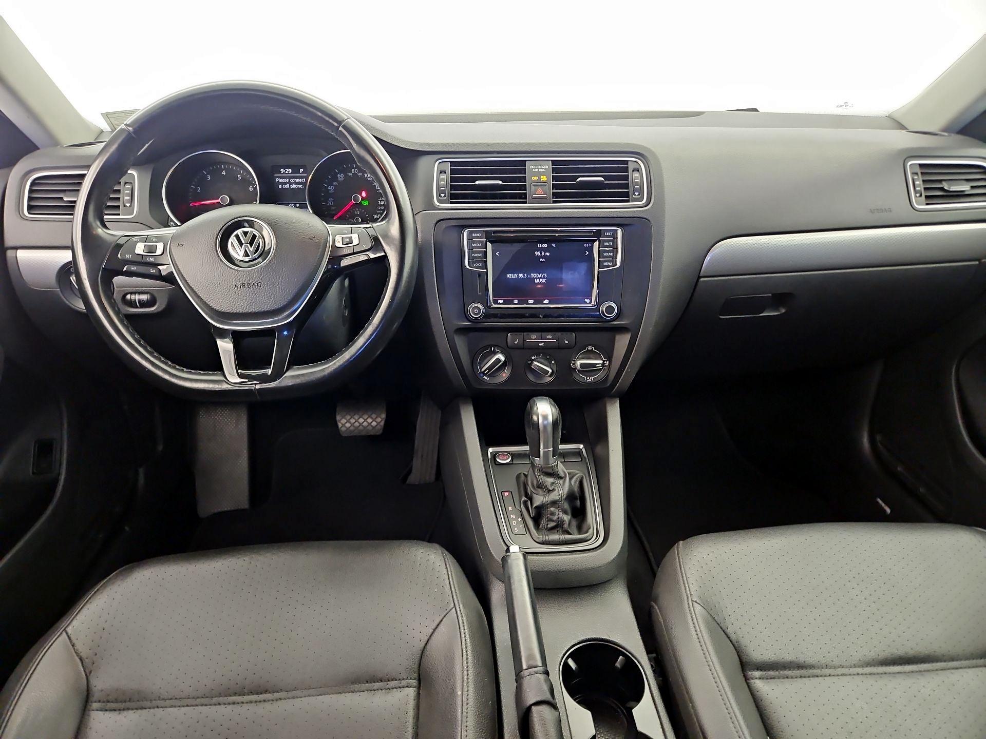 Thumbnail: 2017 Volkswagen Jetta - 9