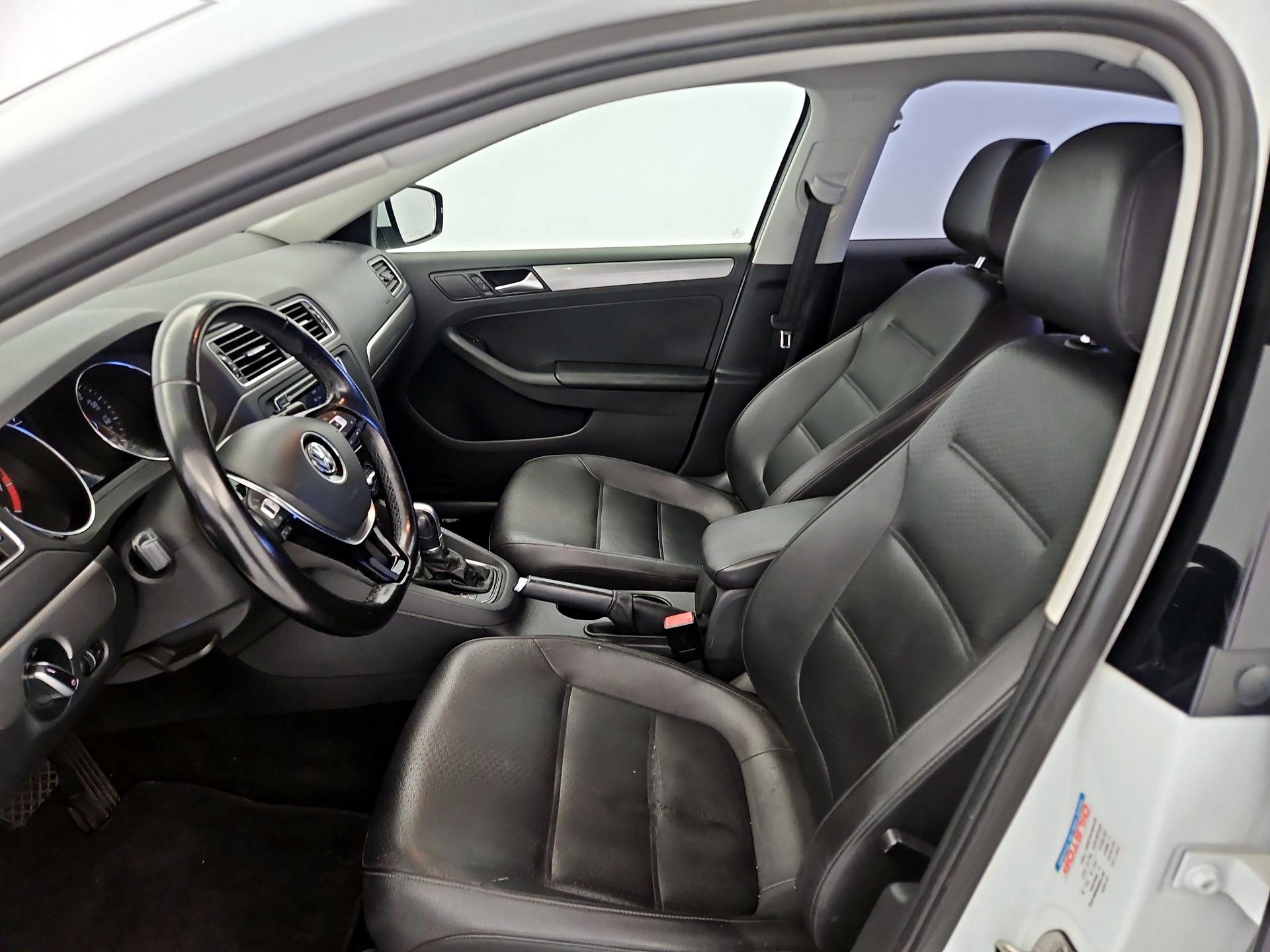 Thumbnail: 2017 Volkswagen Jetta - 11