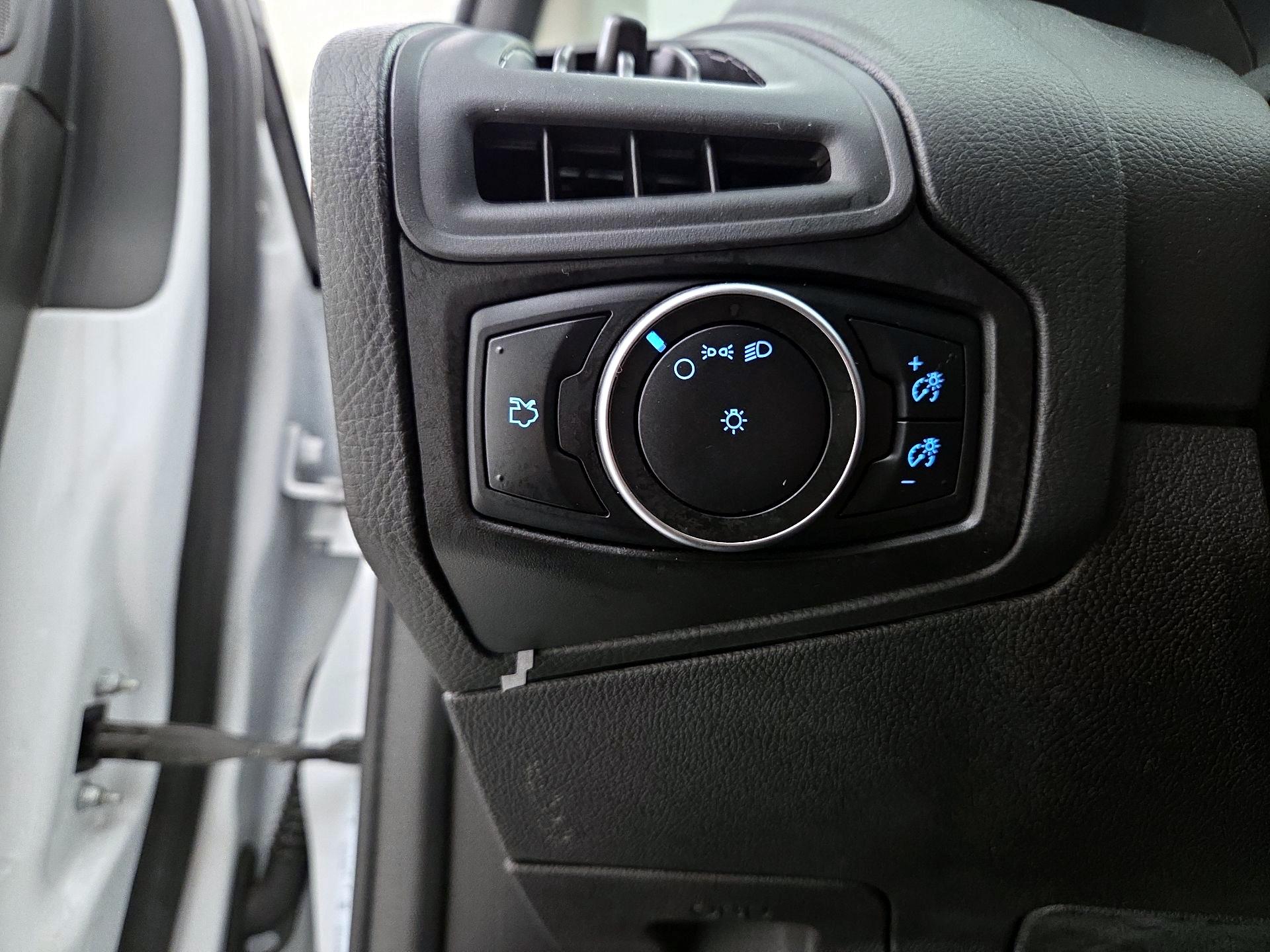 Thumbnail: 2015 Ford Focus - 13