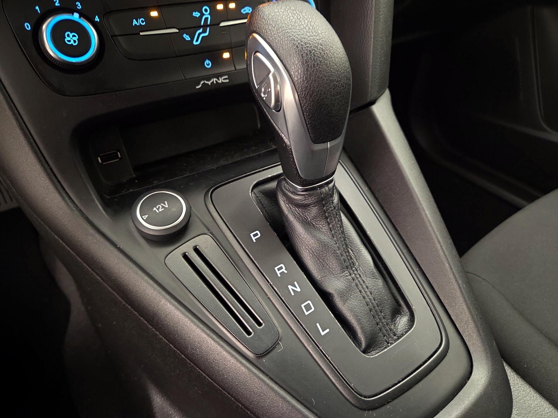 Thumbnail: 2015 Ford Focus - 17