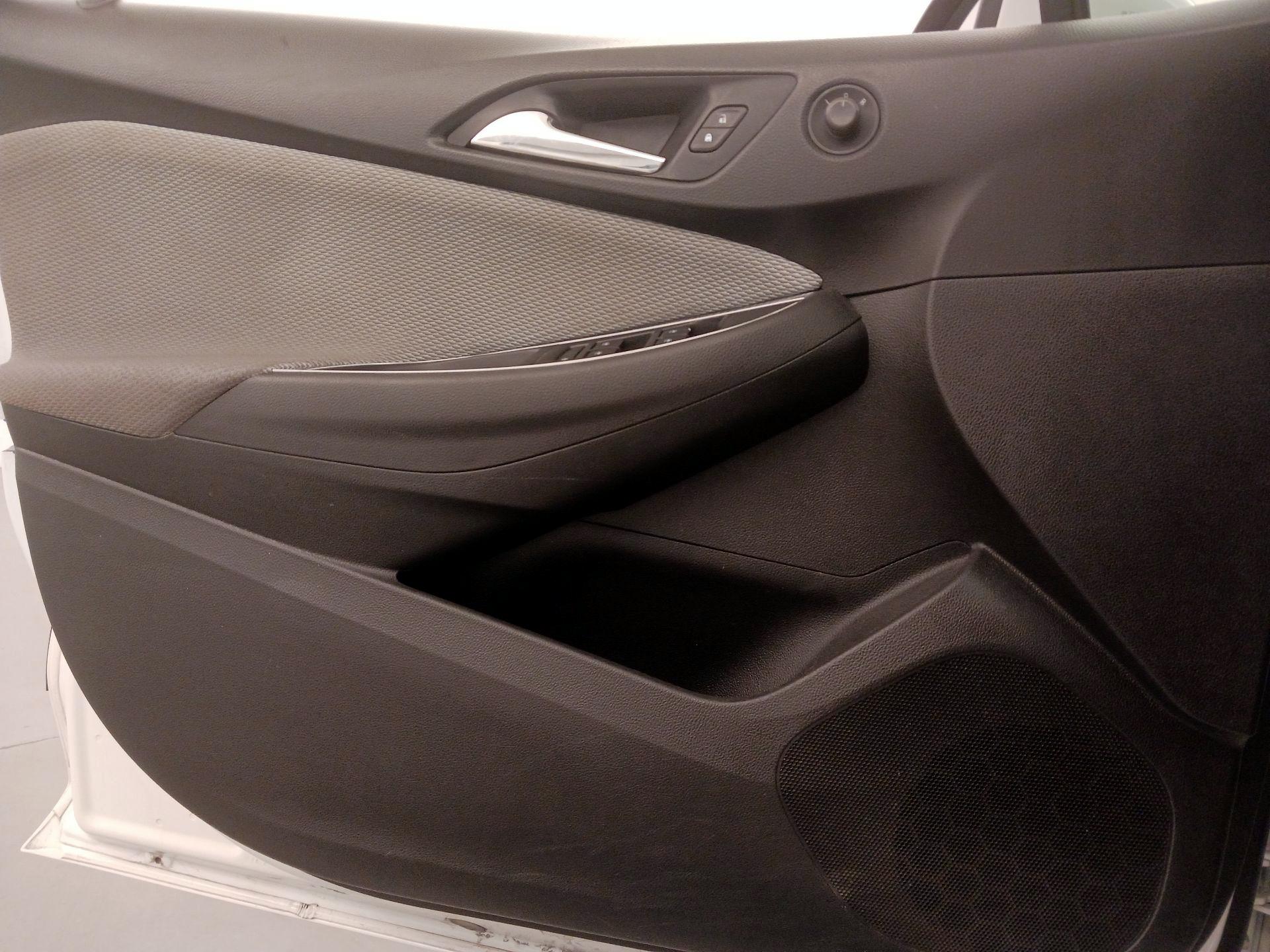 Thumbnail: 2019 Chevrolet Cruze - 12
